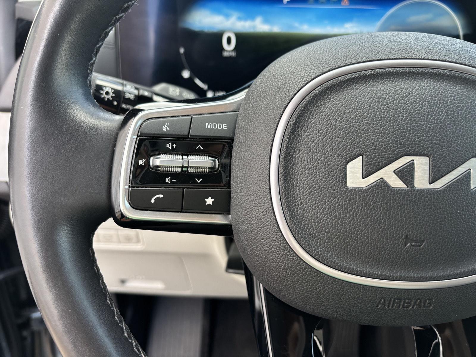 Vehicle photo 15