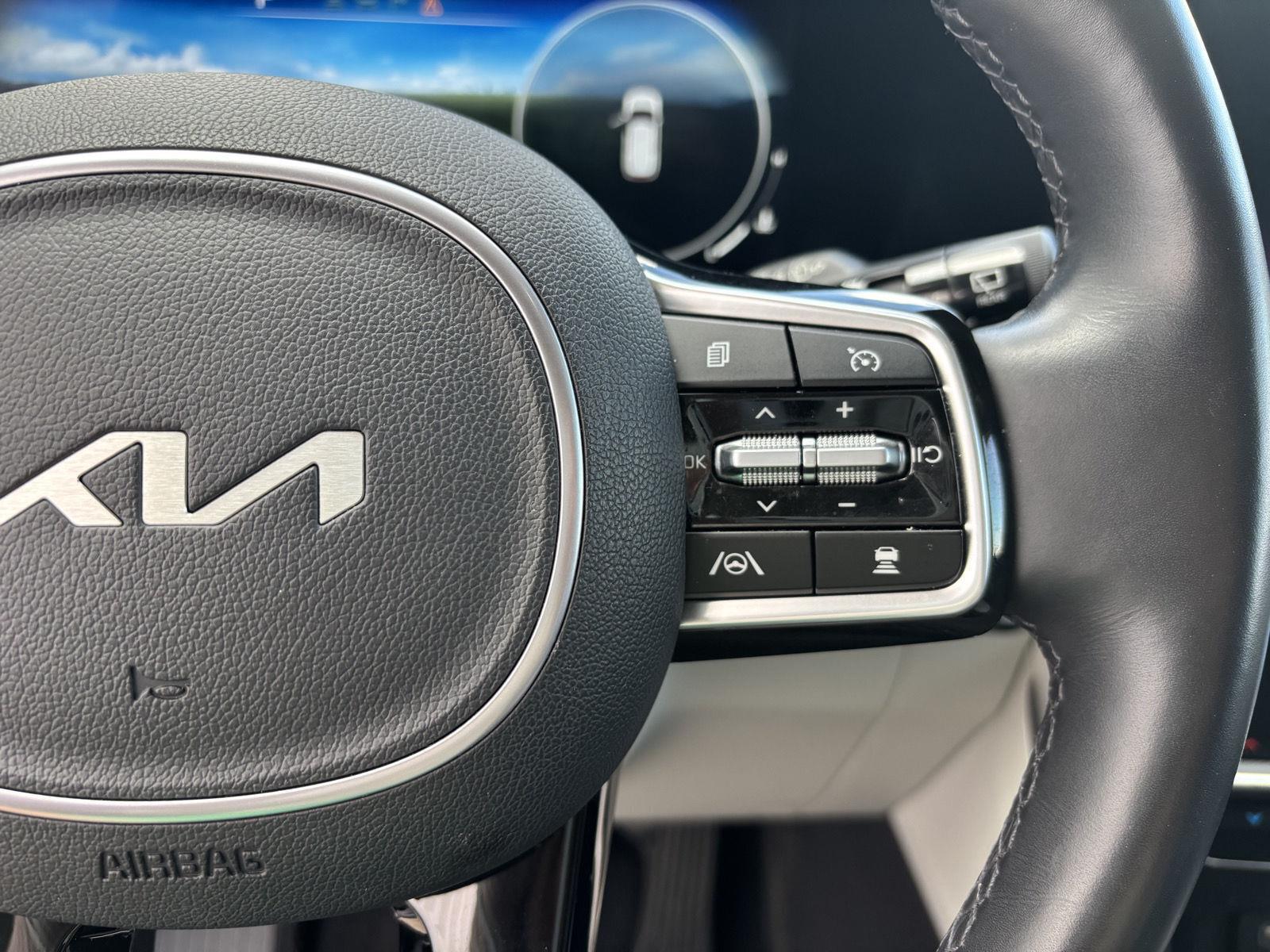 Vehicle photo 16