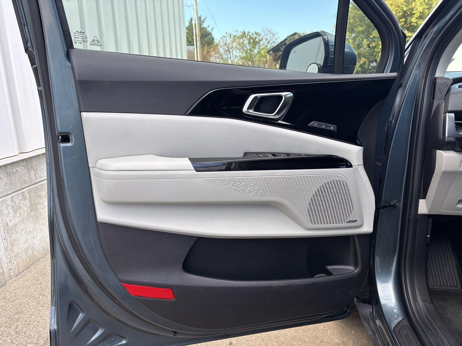 Vehicle photo 18