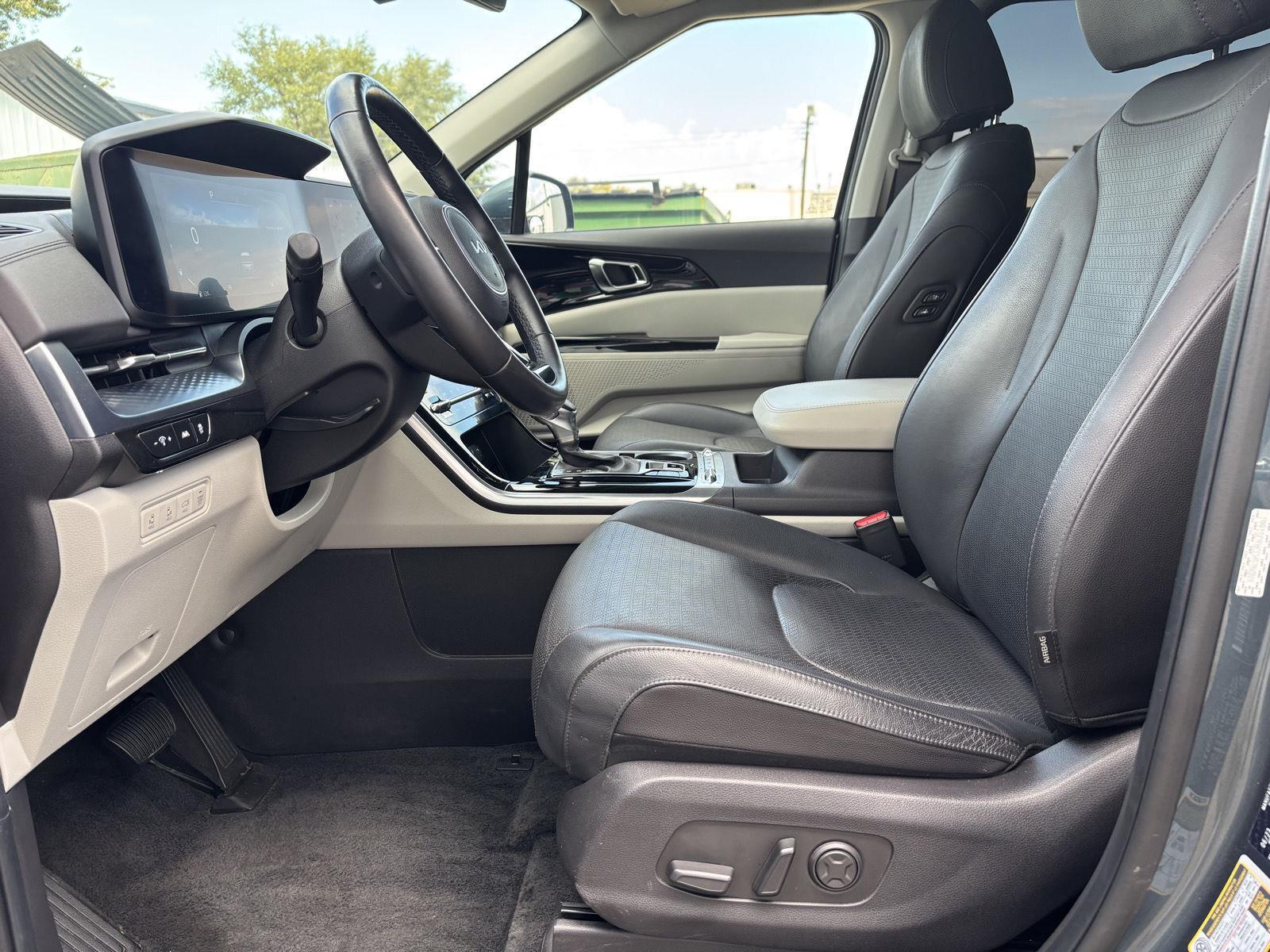 Vehicle photo 19