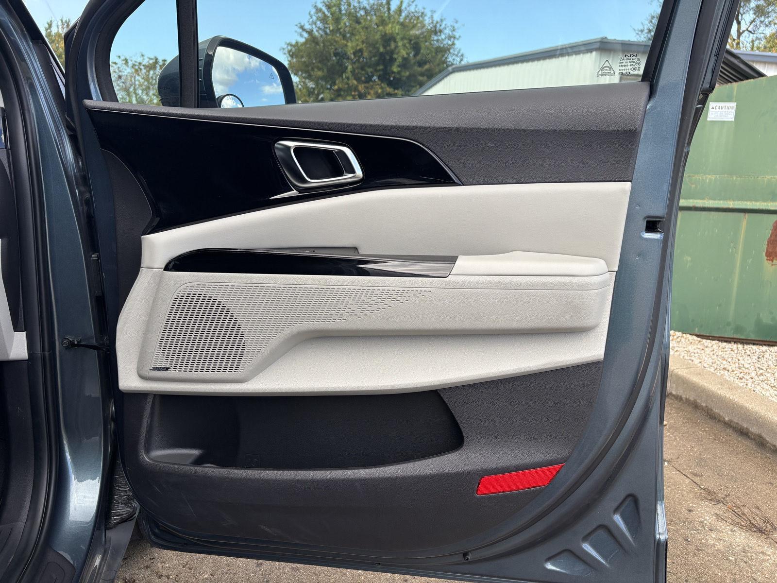 Vehicle photo 27
