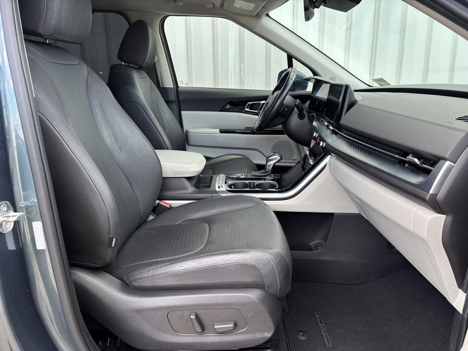 Vehicle photo 28