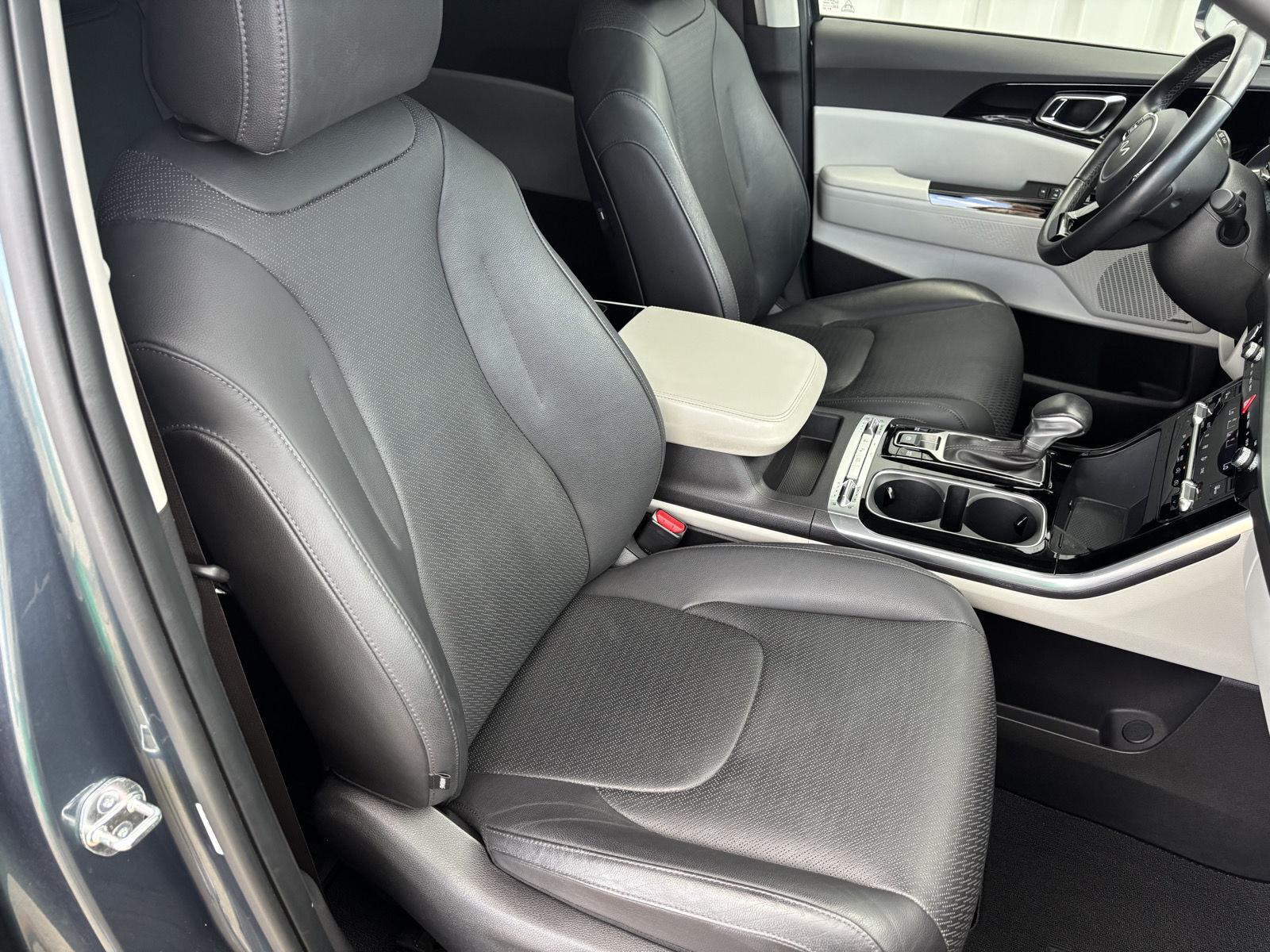 Vehicle photo 30