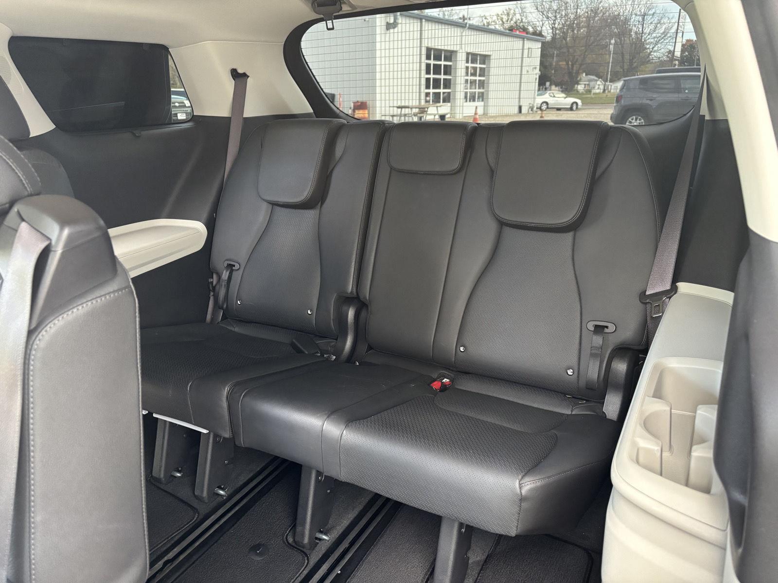 Vehicle photo 33