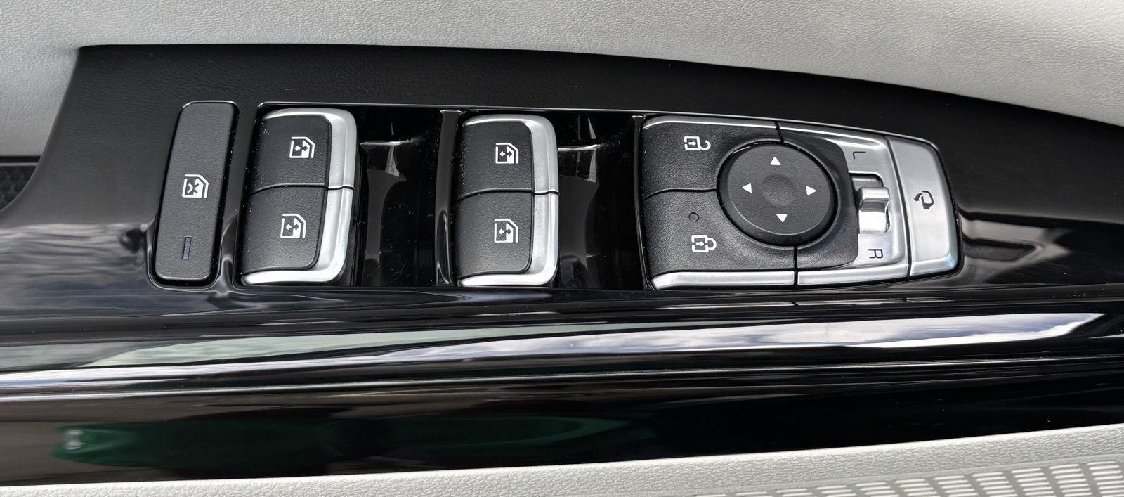 Vehicle photo 41