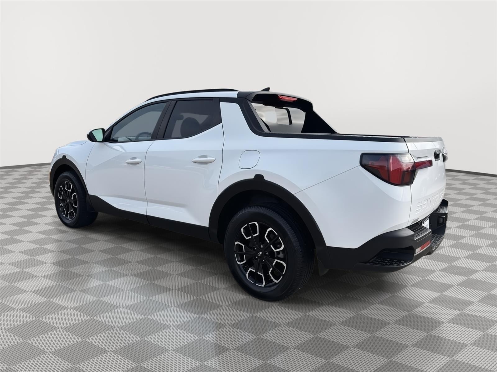 Vehicle photo 9