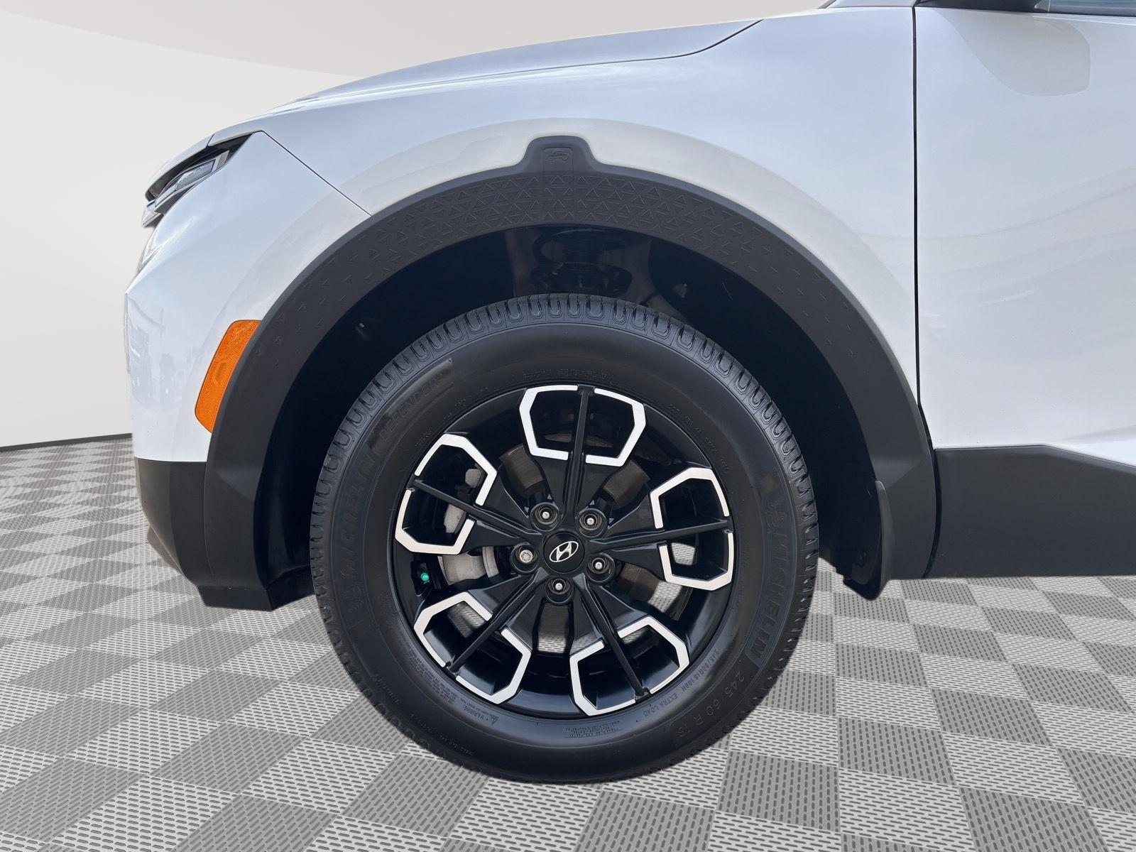 Vehicle photo 10