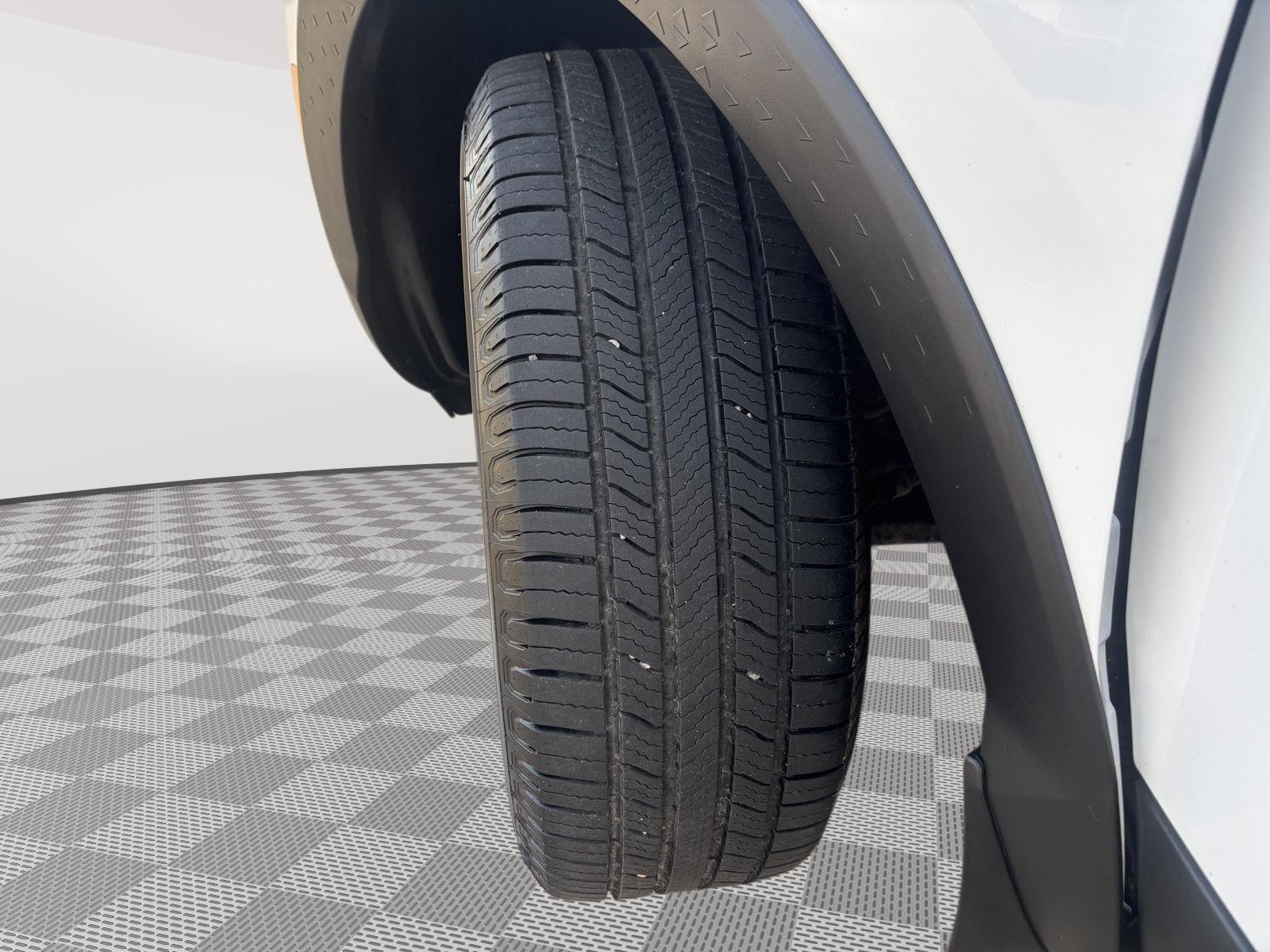 Vehicle photo 11