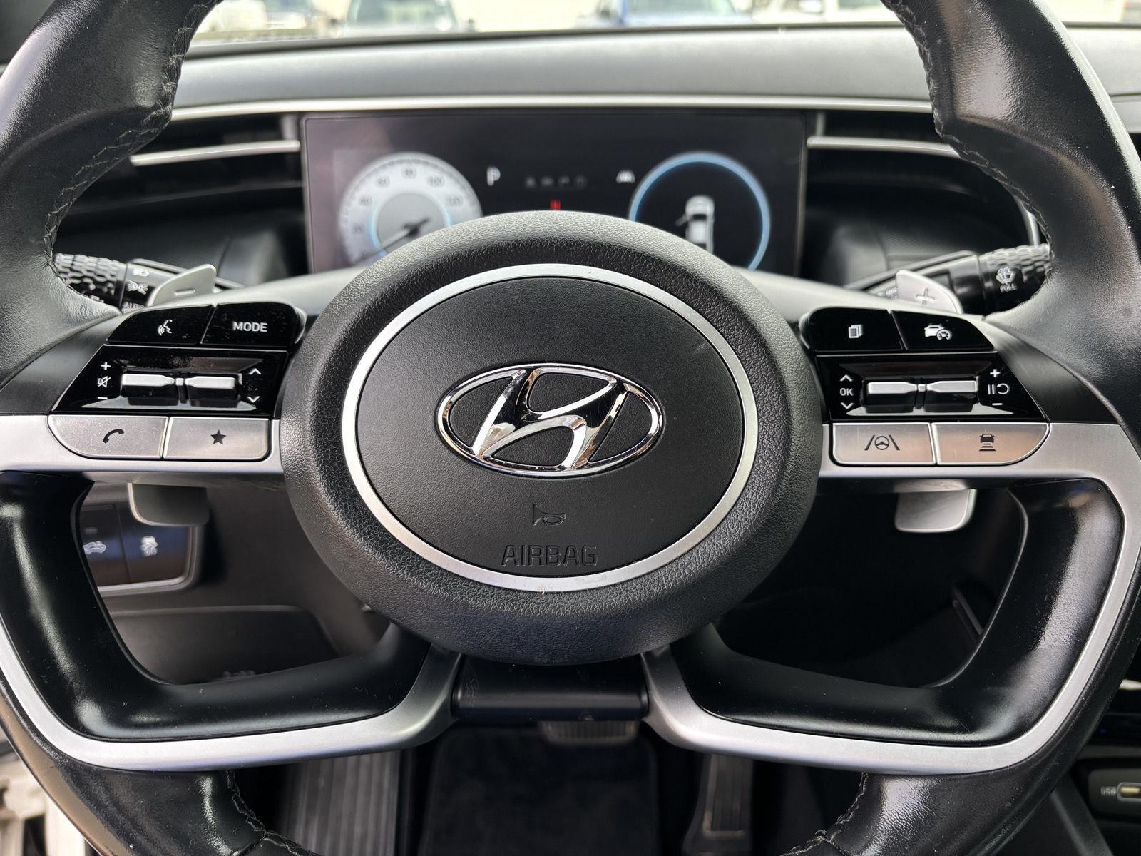 Vehicle photo 13