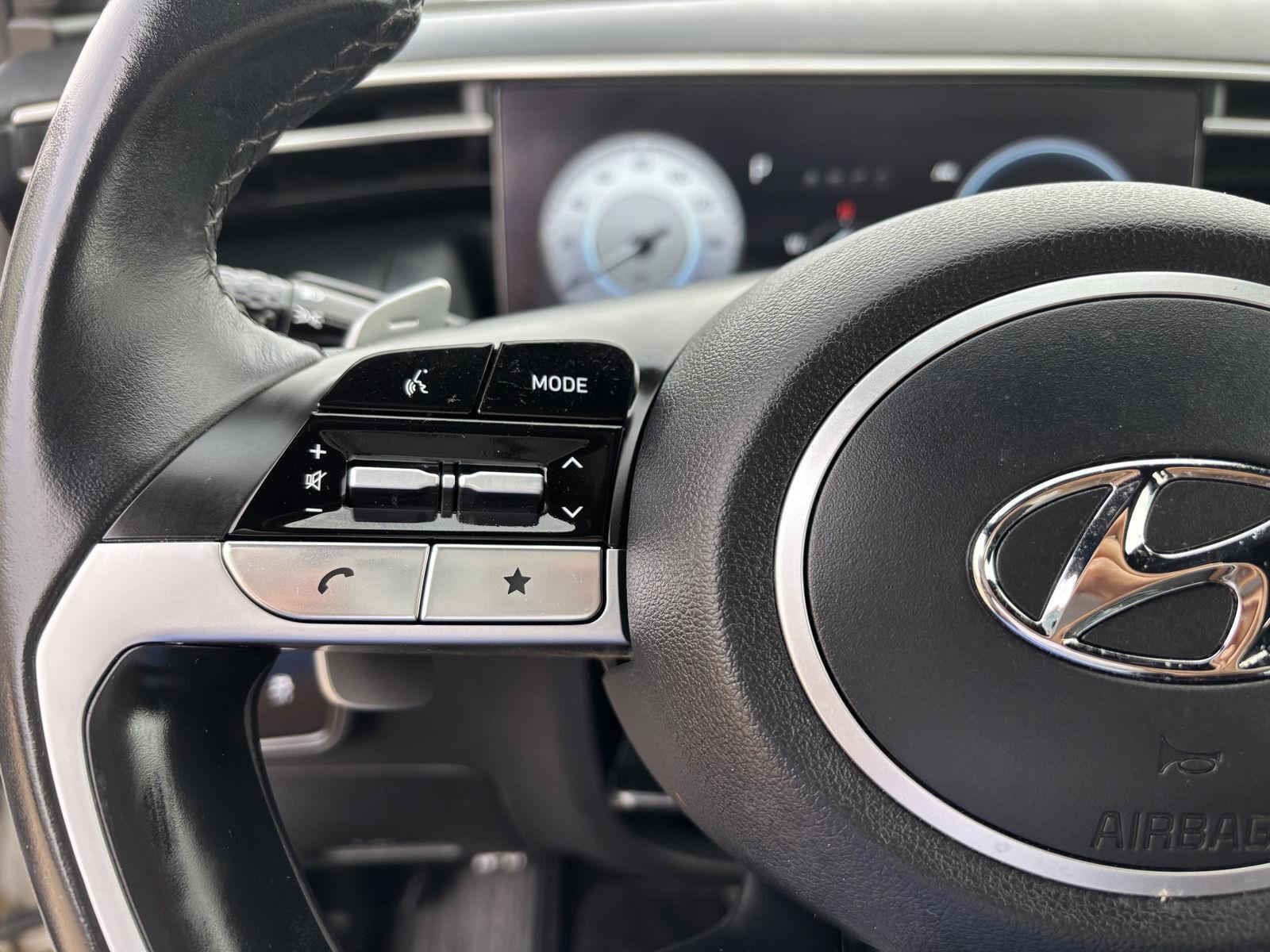 Vehicle photo 14
