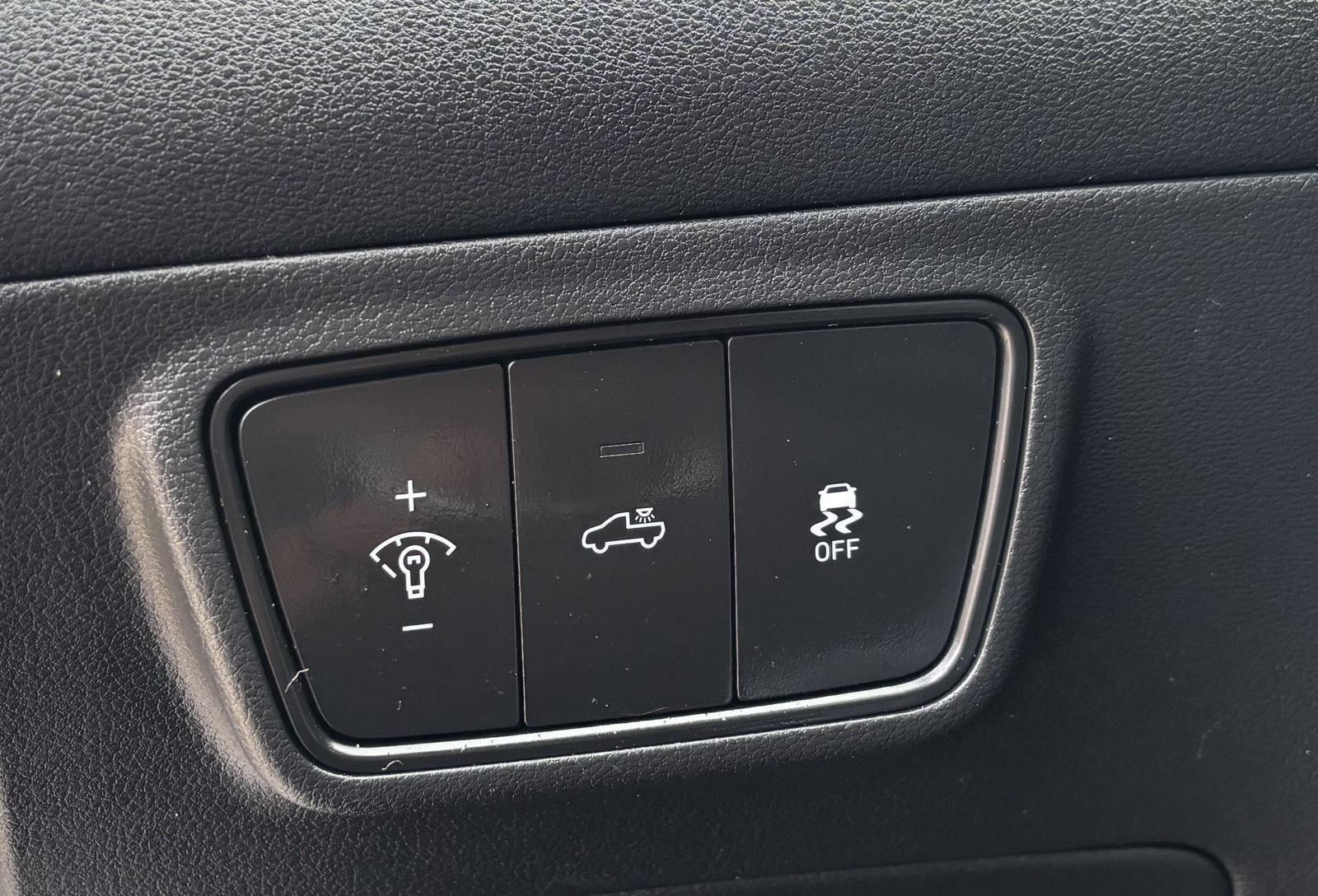 Vehicle photo 16