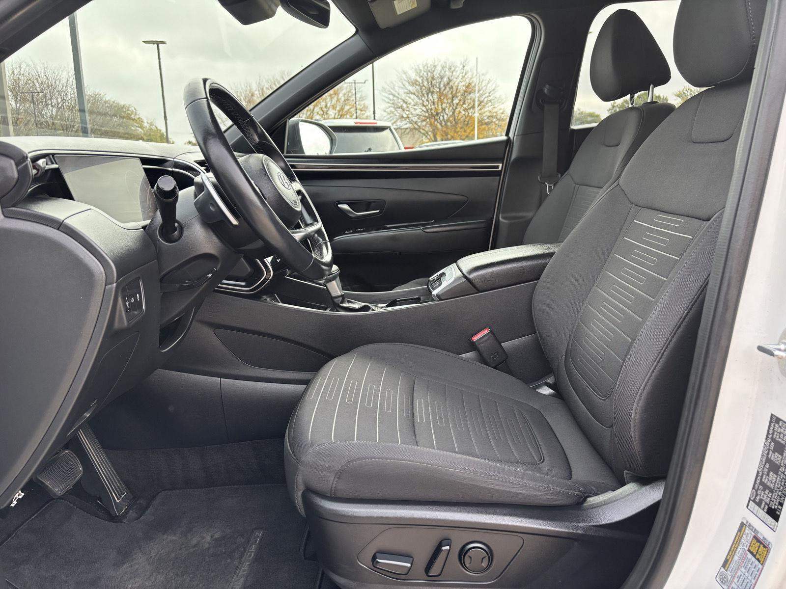 Vehicle photo 19