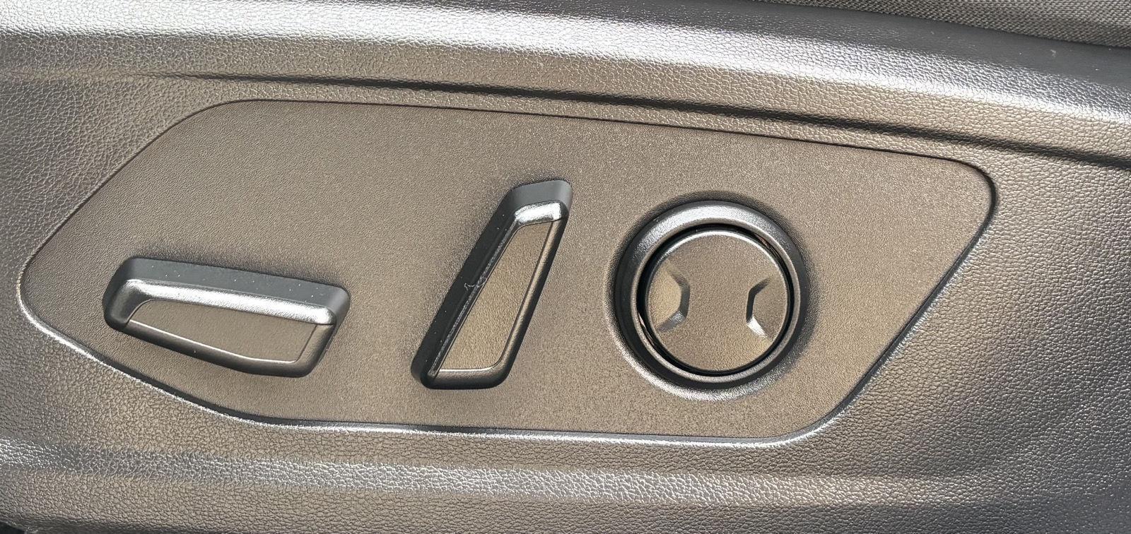 Vehicle photo 21