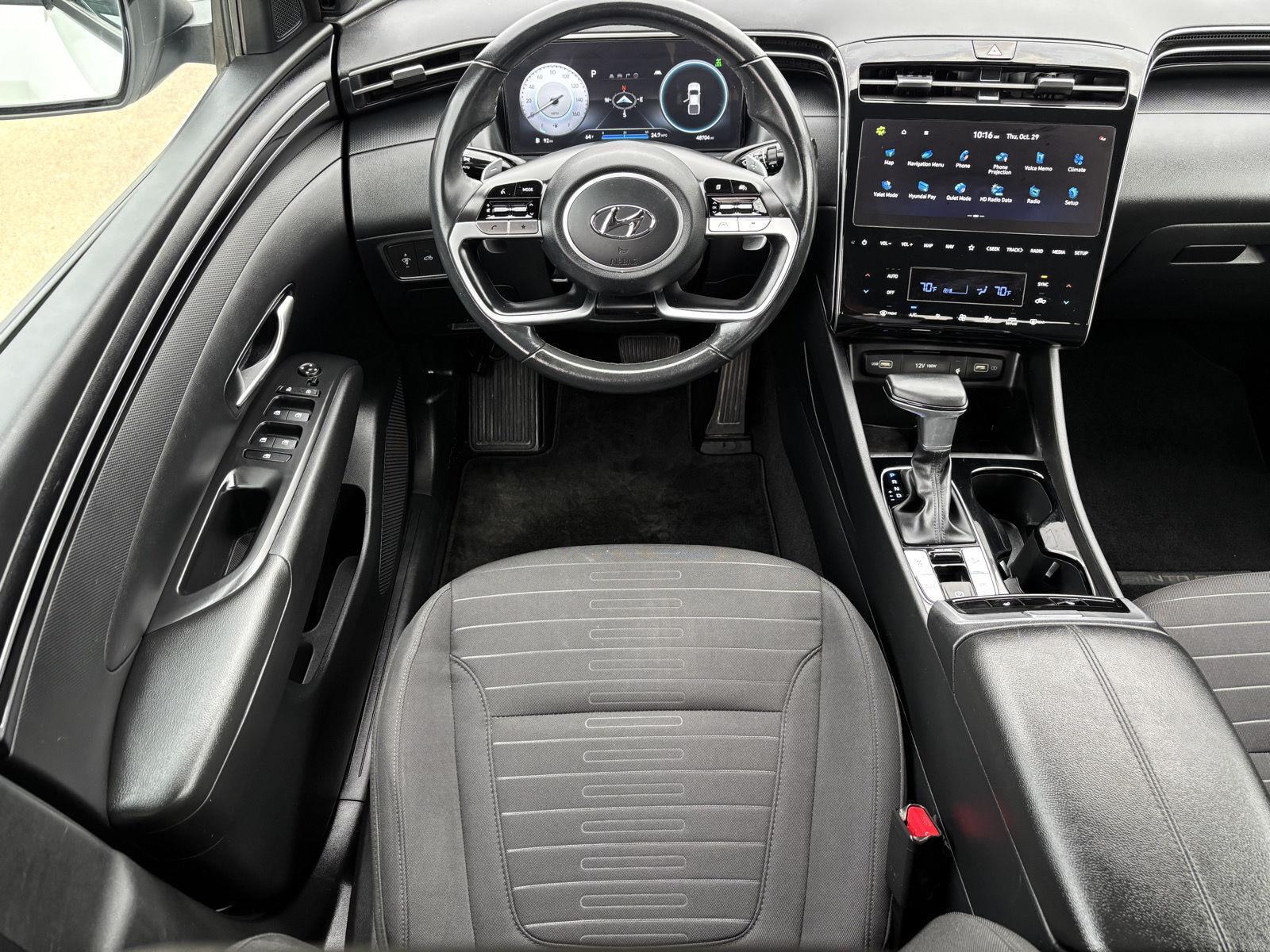 Vehicle photo 23