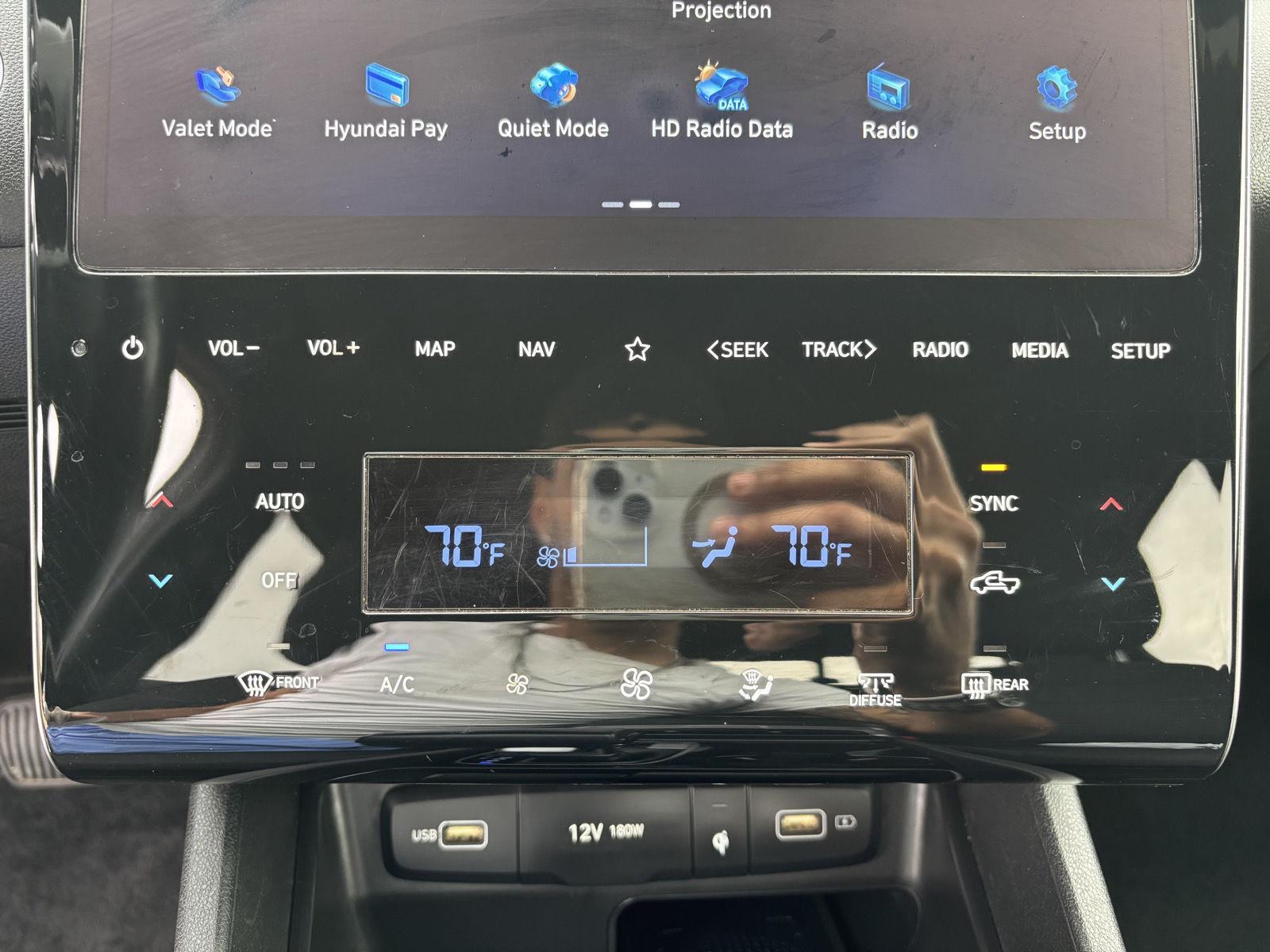 Vehicle photo 25