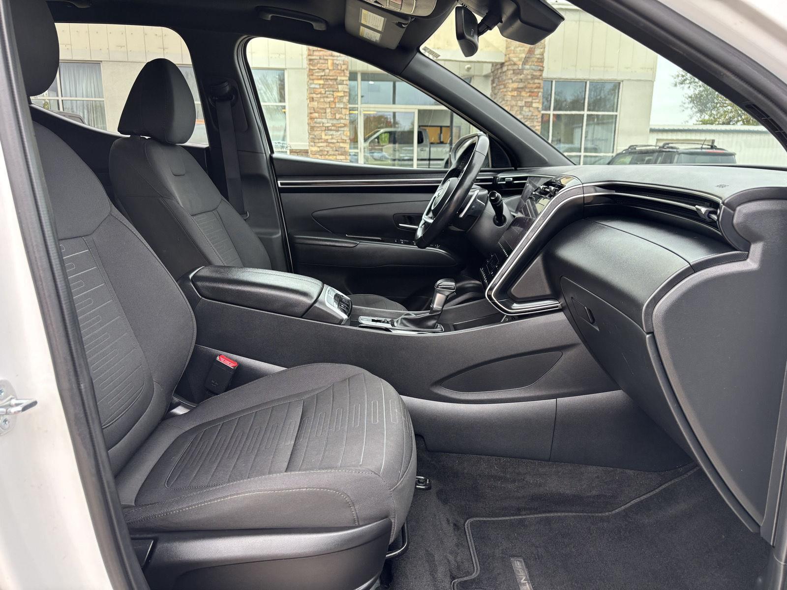 Vehicle photo 28