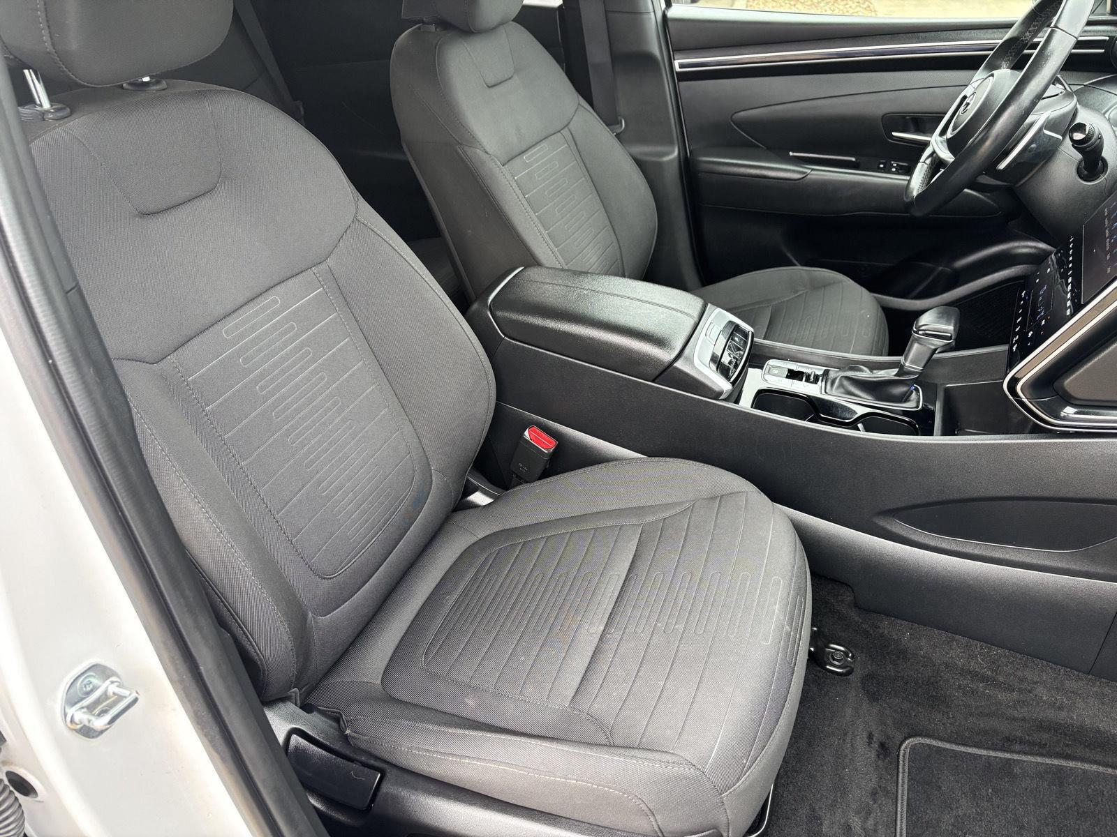 Vehicle photo 29