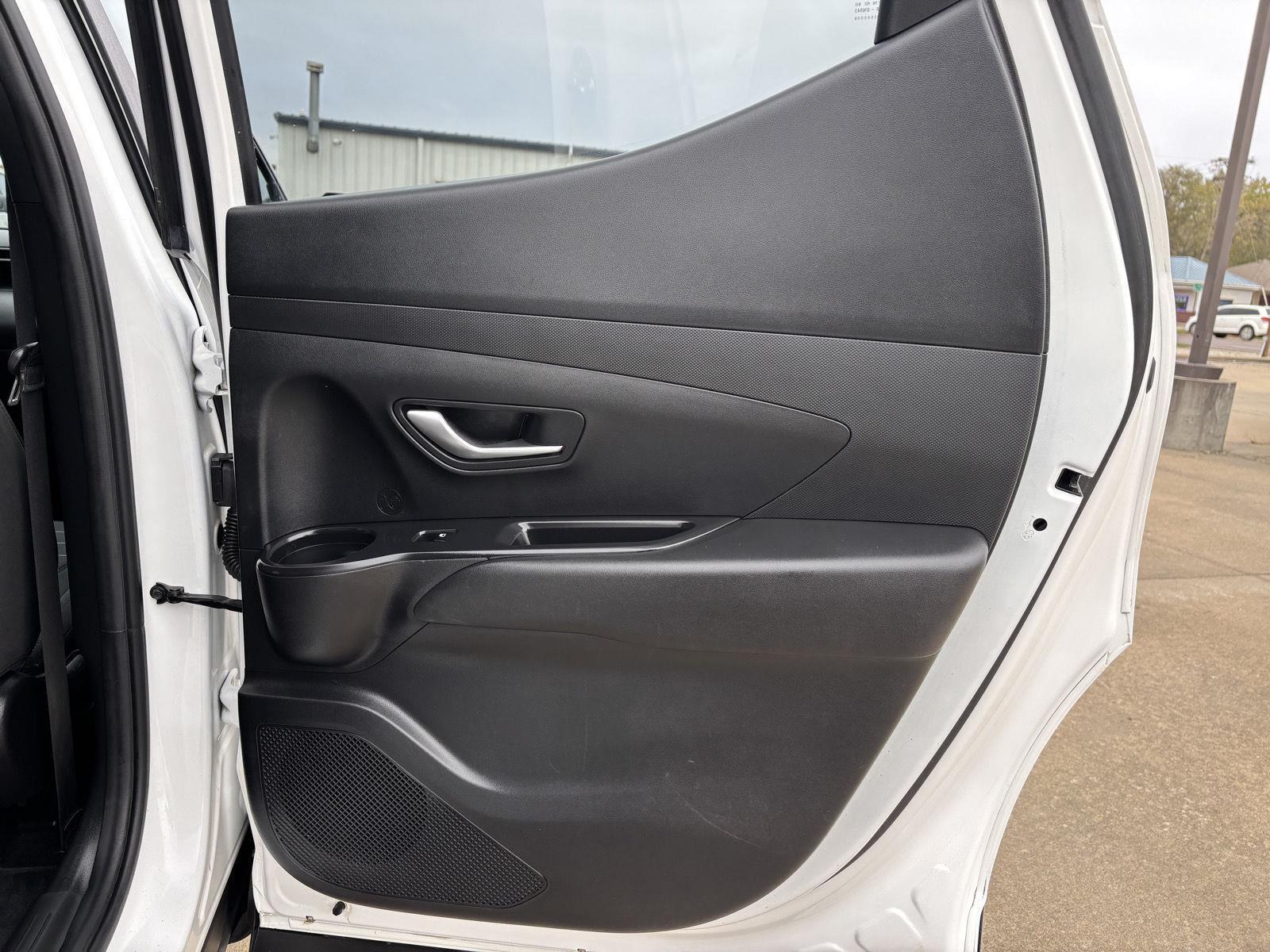 Vehicle photo 30