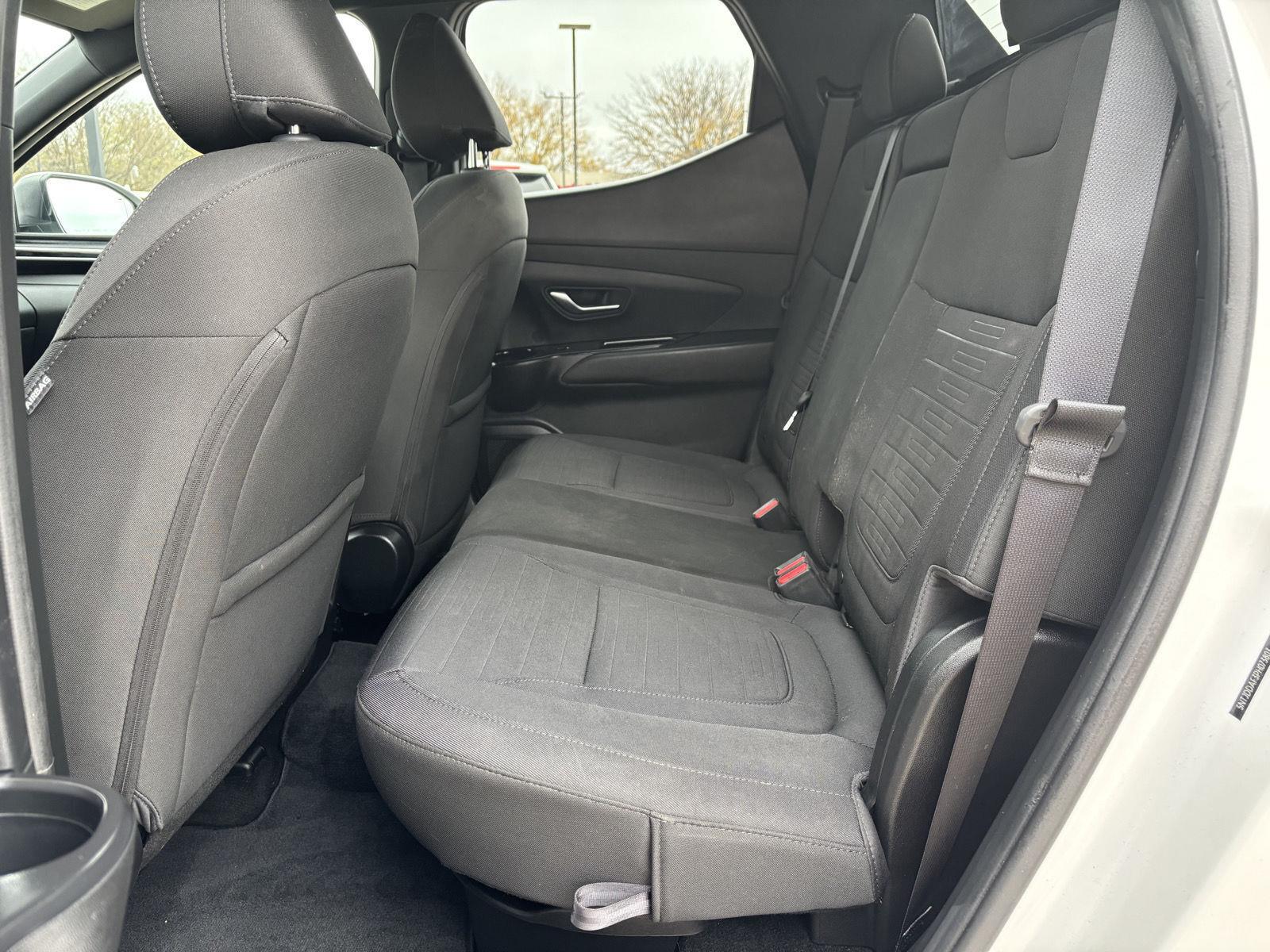 Vehicle photo 33