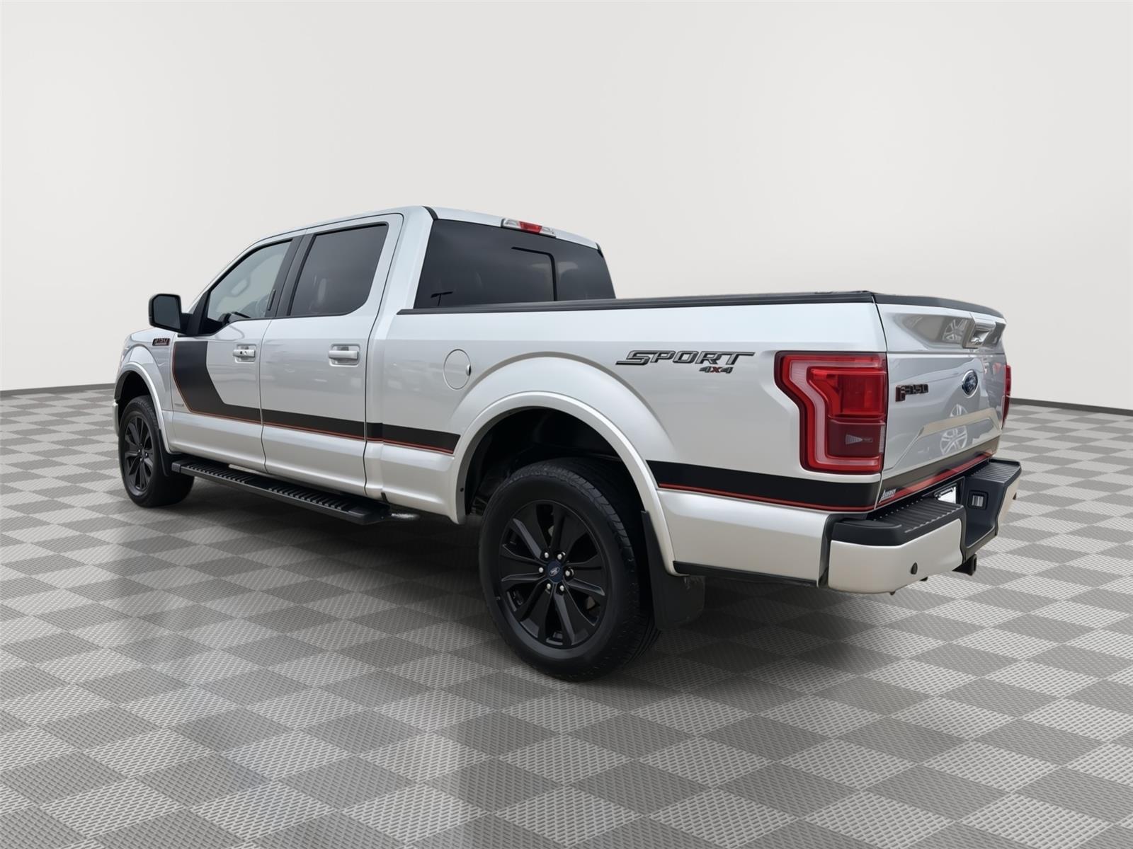 Vehicle photo 10