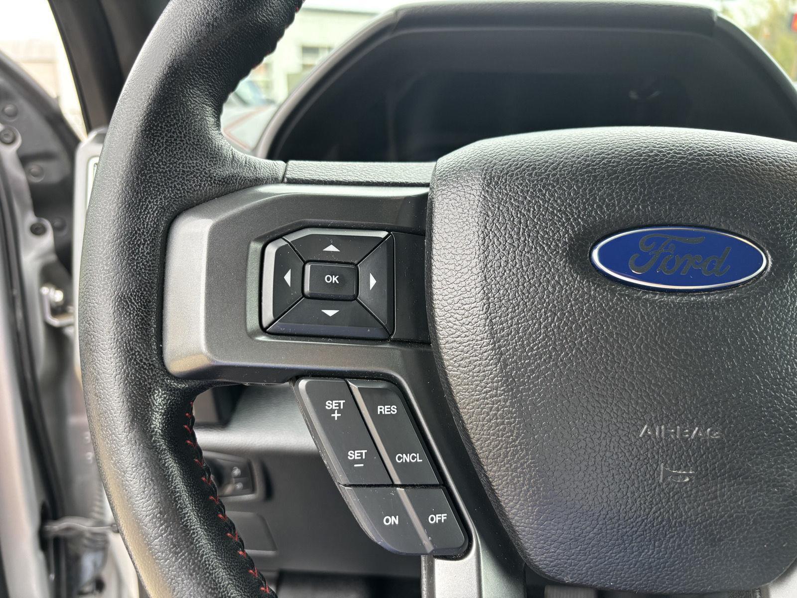 Vehicle photo 14