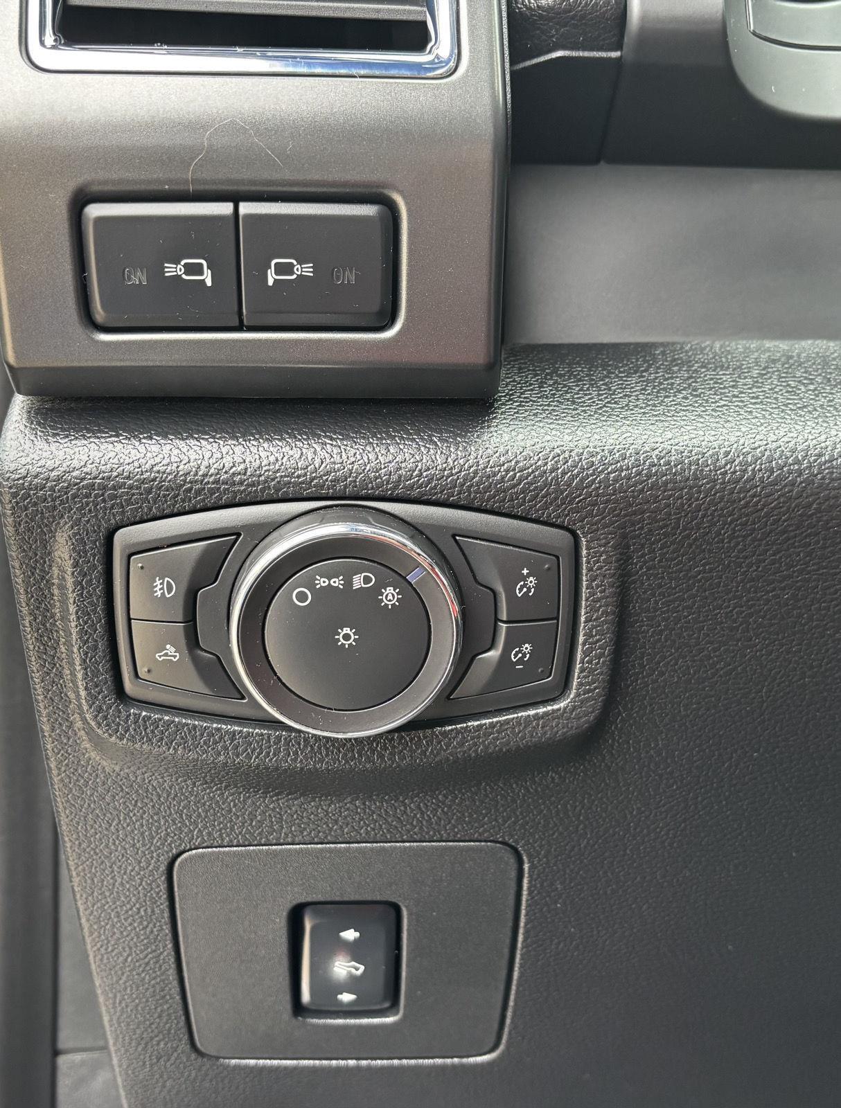 Vehicle photo 16
