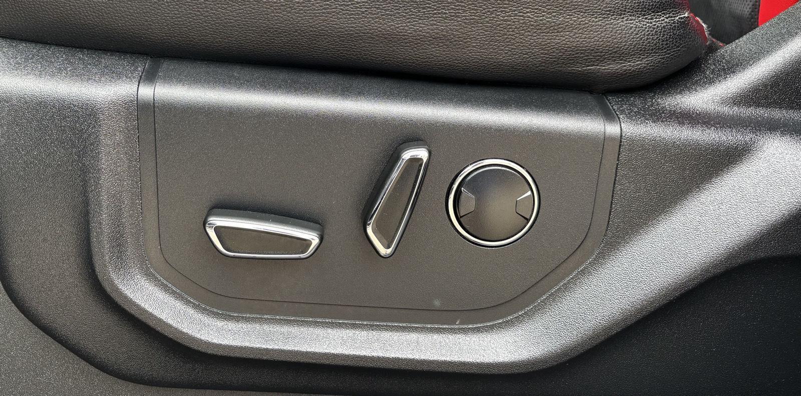 Vehicle photo 20