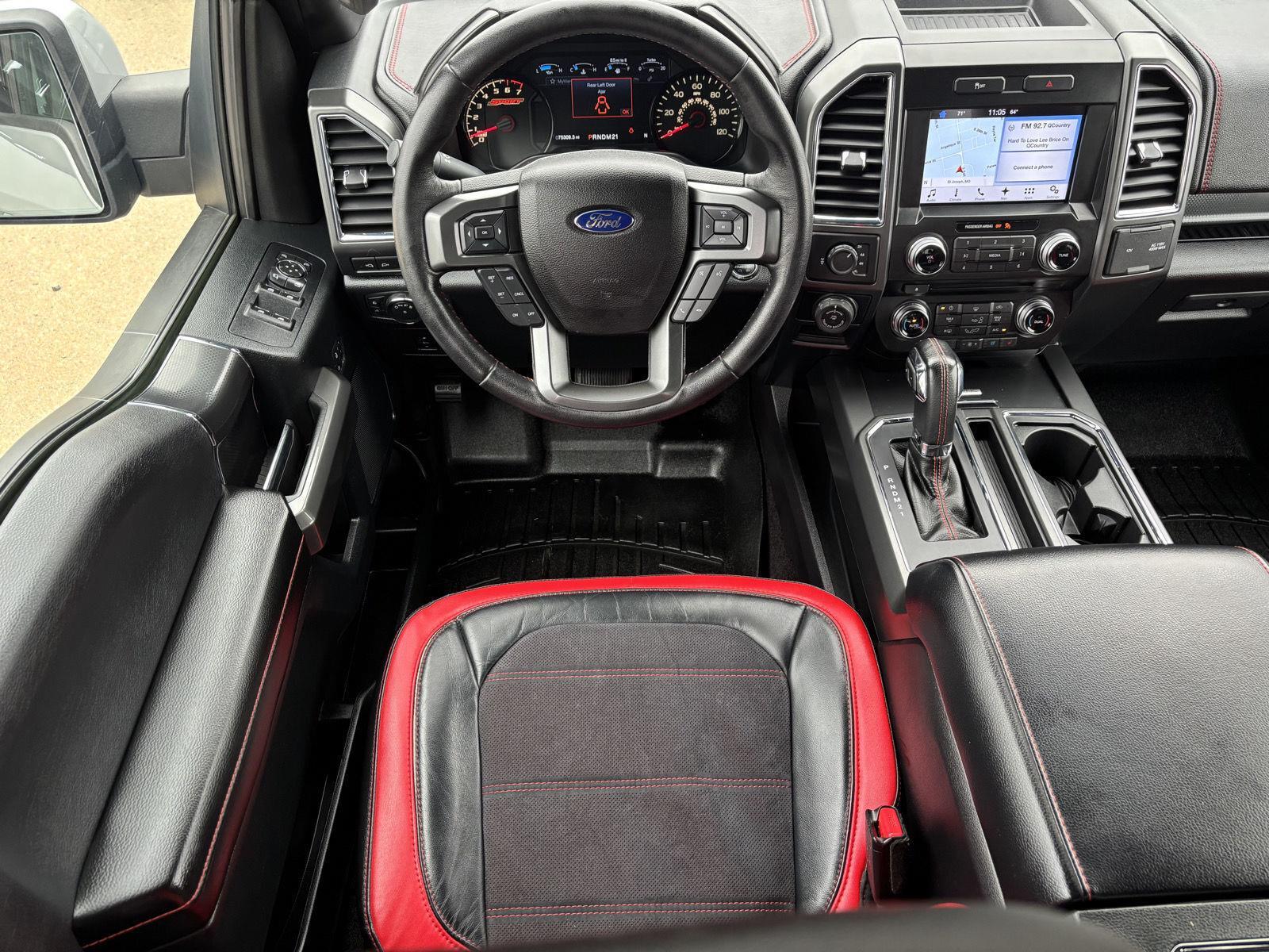 Vehicle photo 23