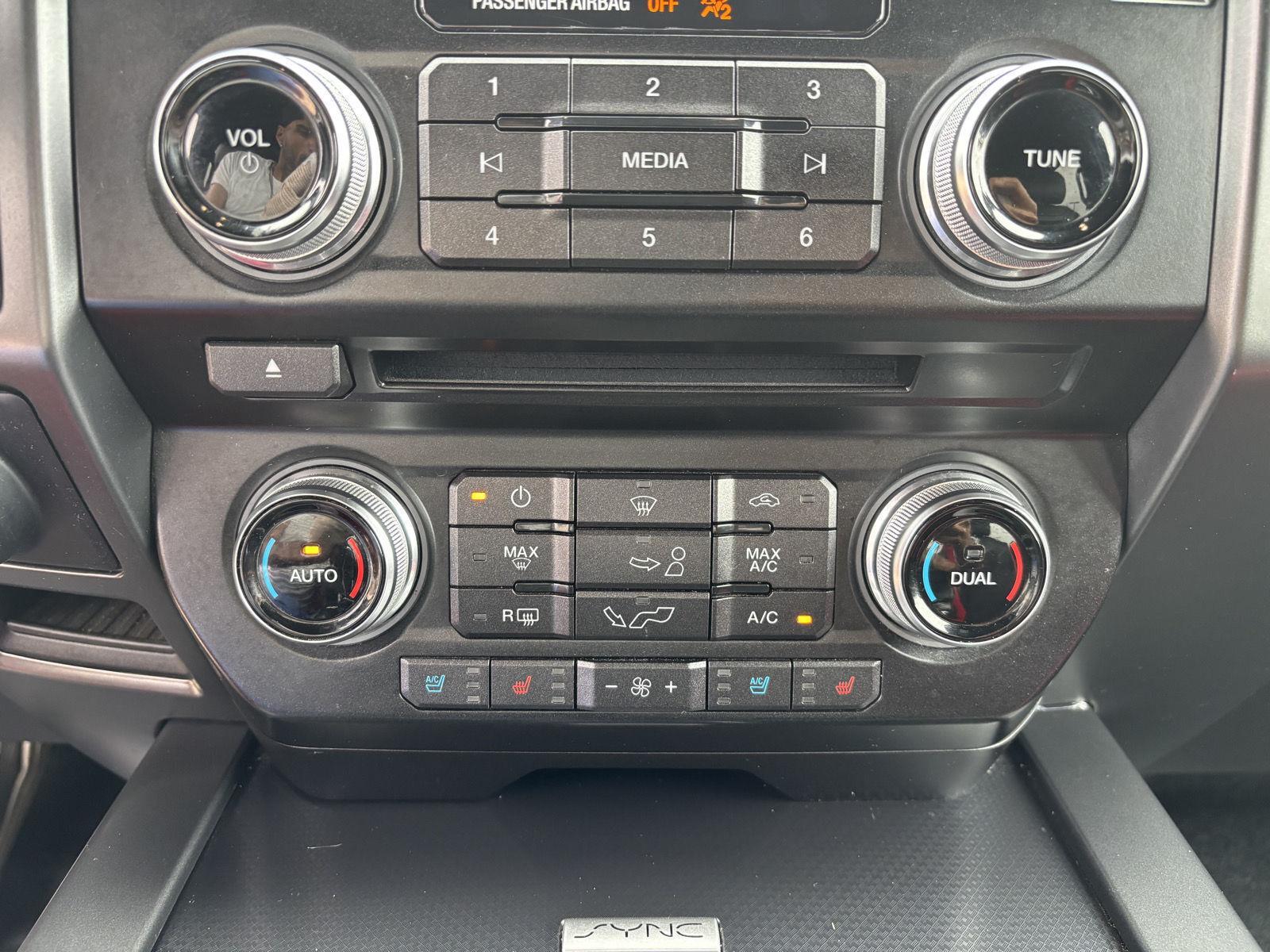 Vehicle photo 25
