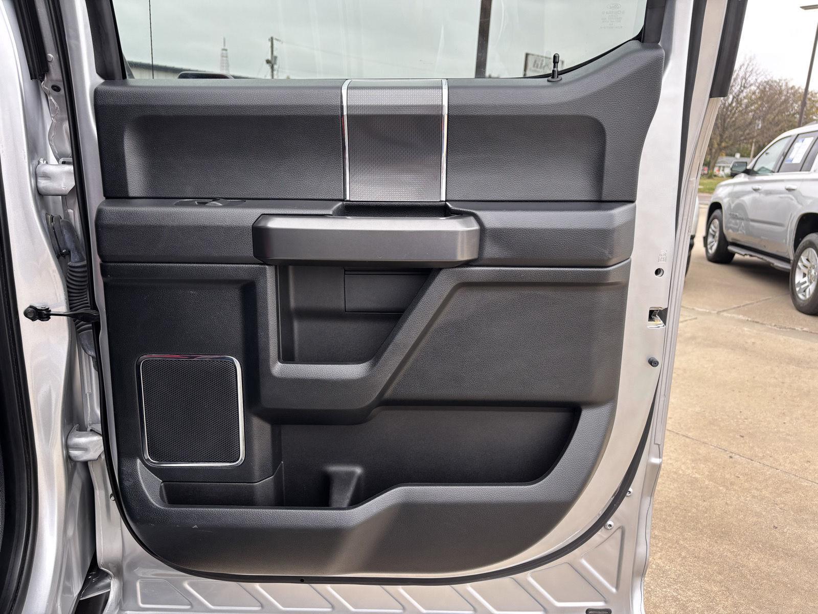 Vehicle photo 31