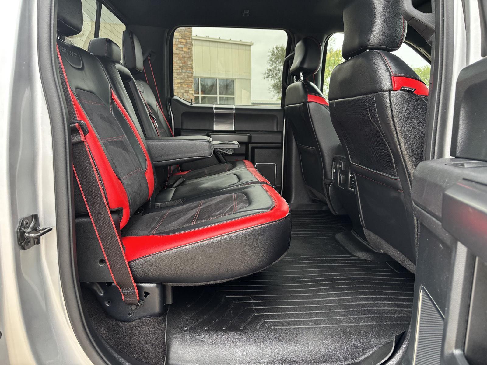 Vehicle photo 32