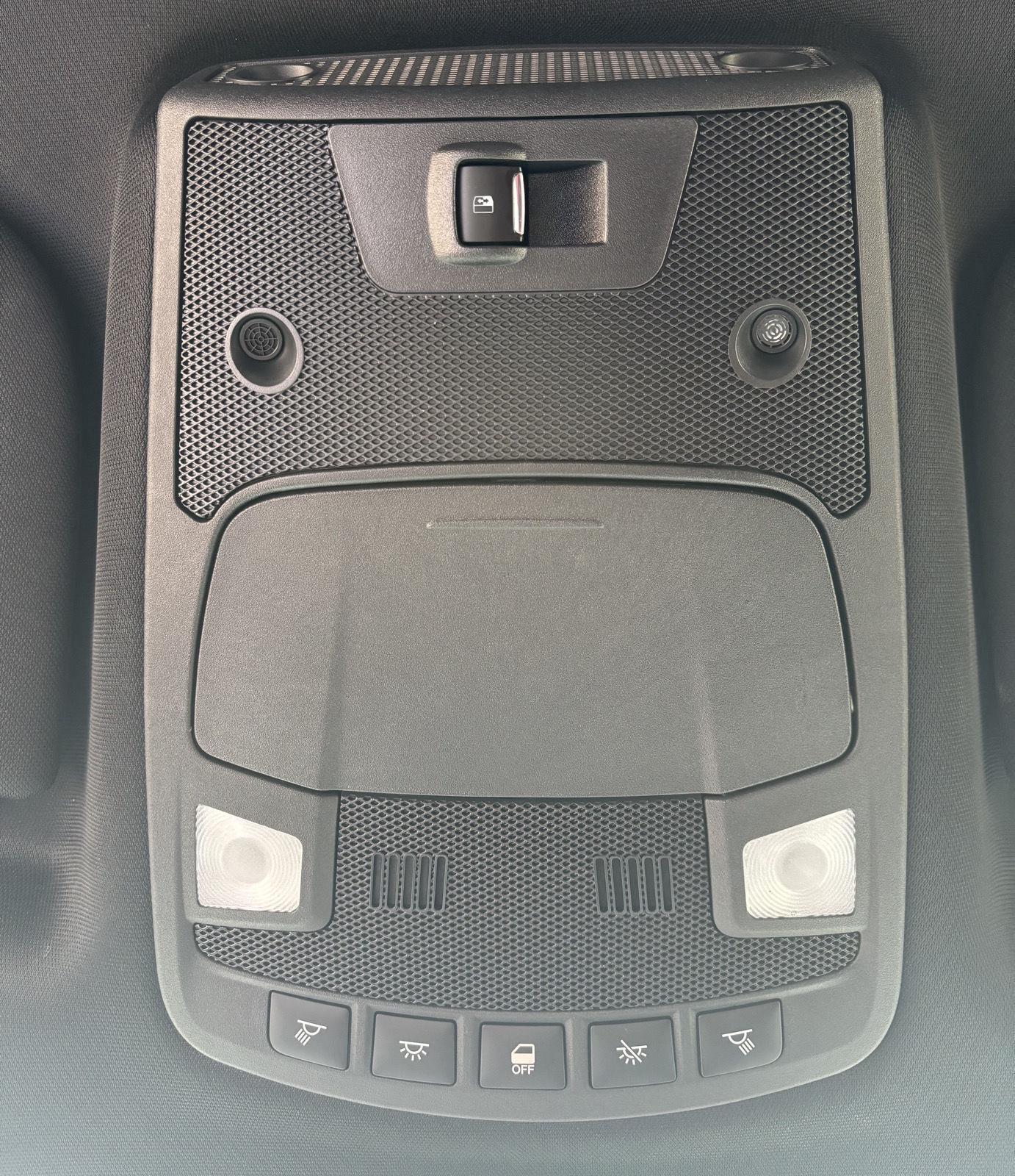 Vehicle photo 35