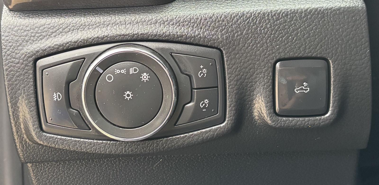 Vehicle photo 17