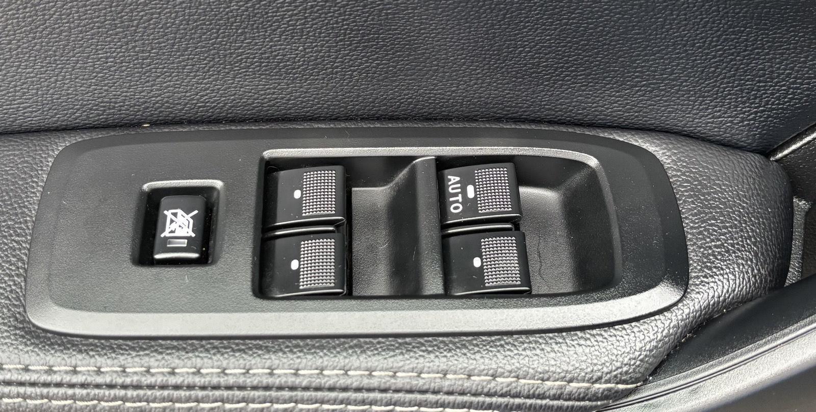 Vehicle photo 18