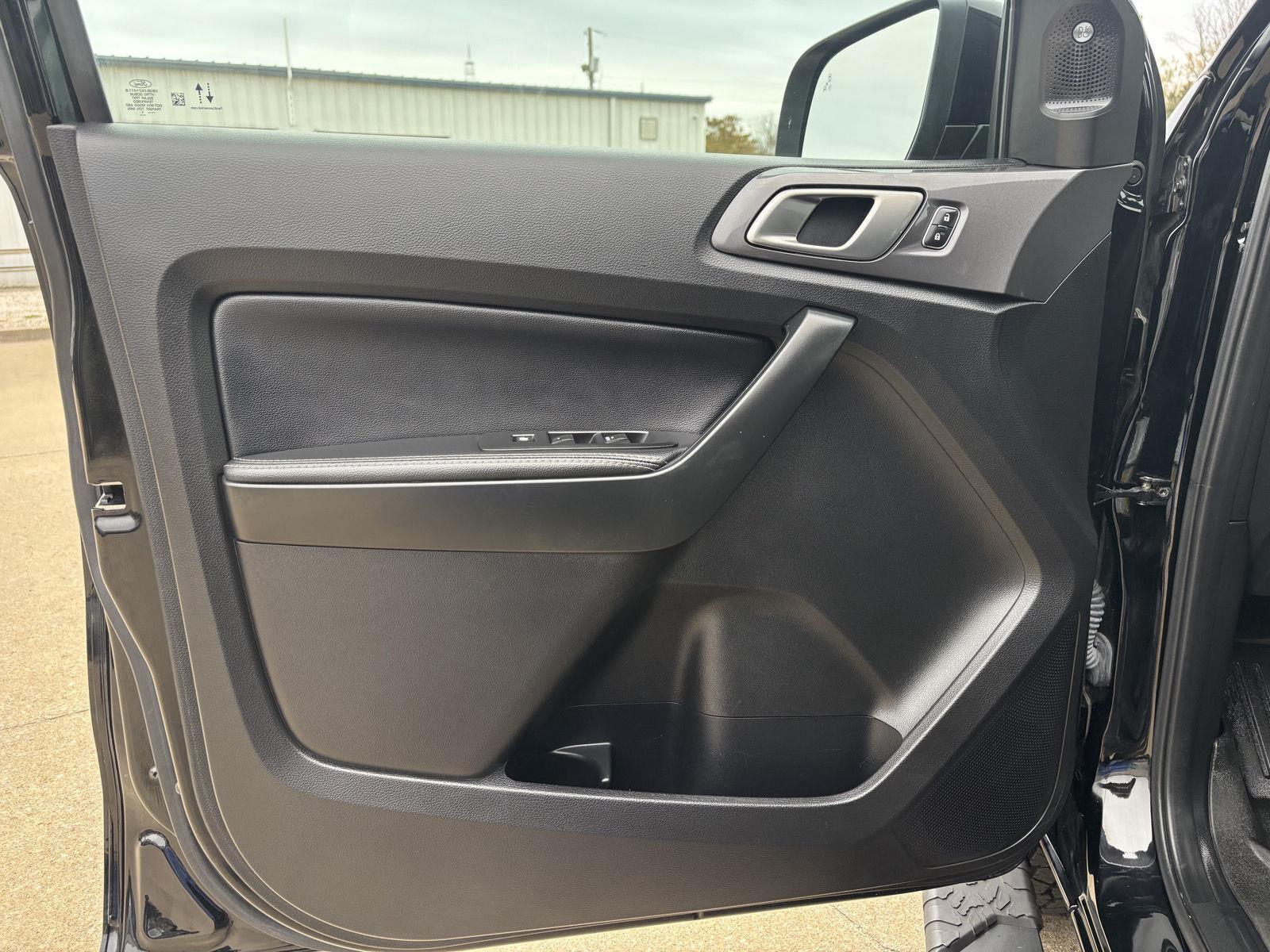Vehicle photo 19