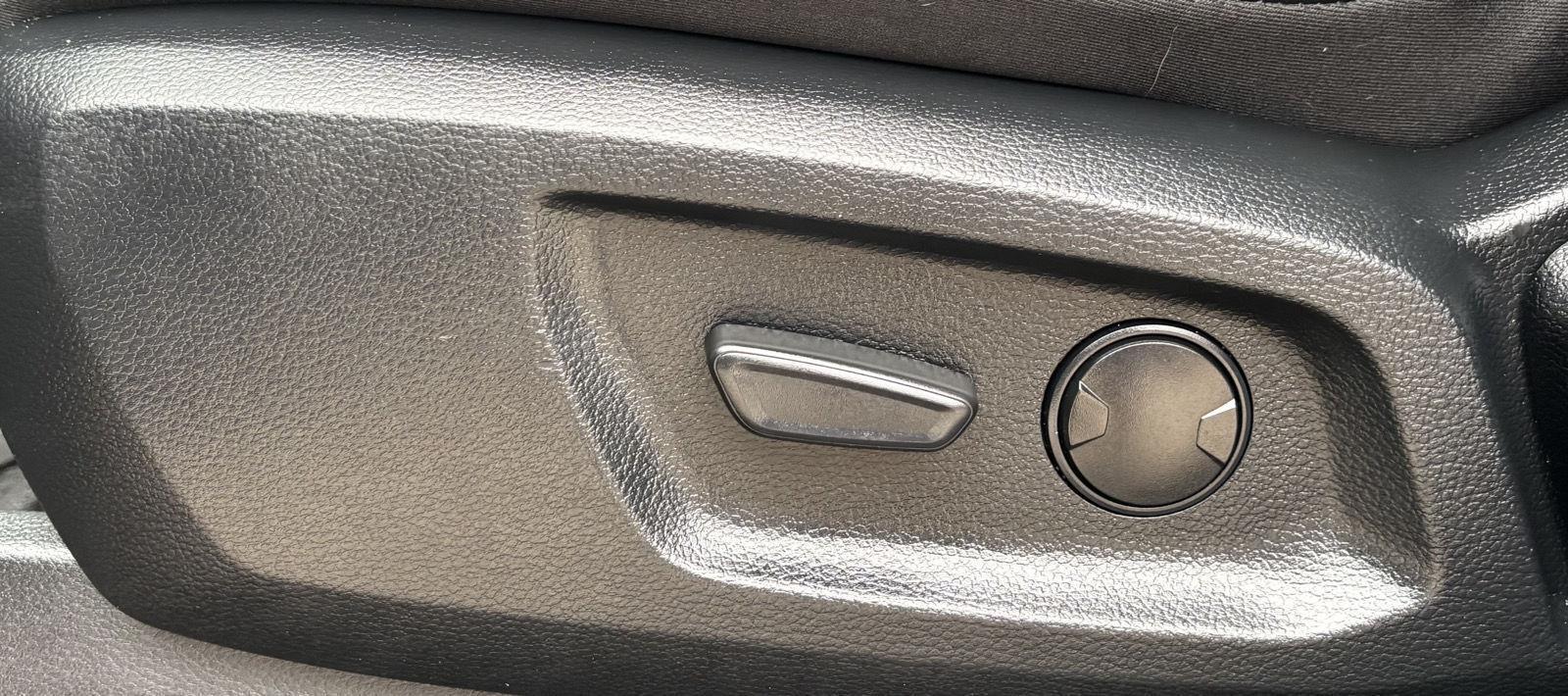 Vehicle photo 21
