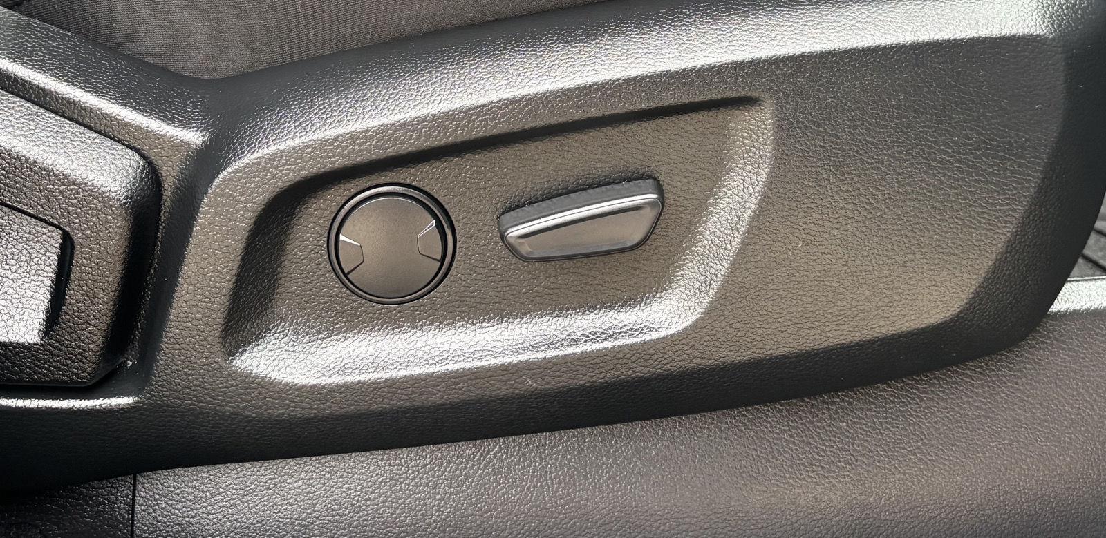 Vehicle photo 29