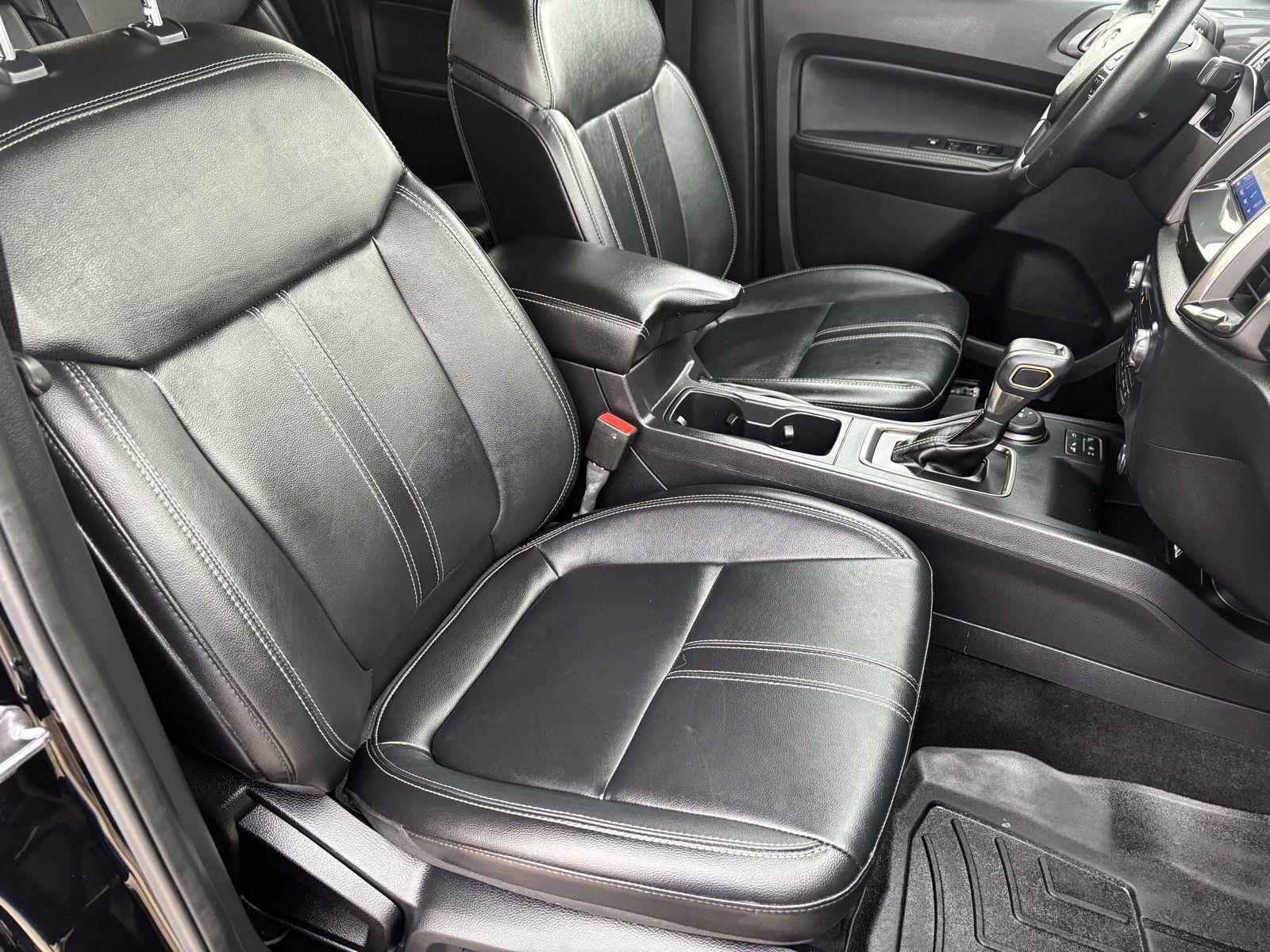 Vehicle photo 30