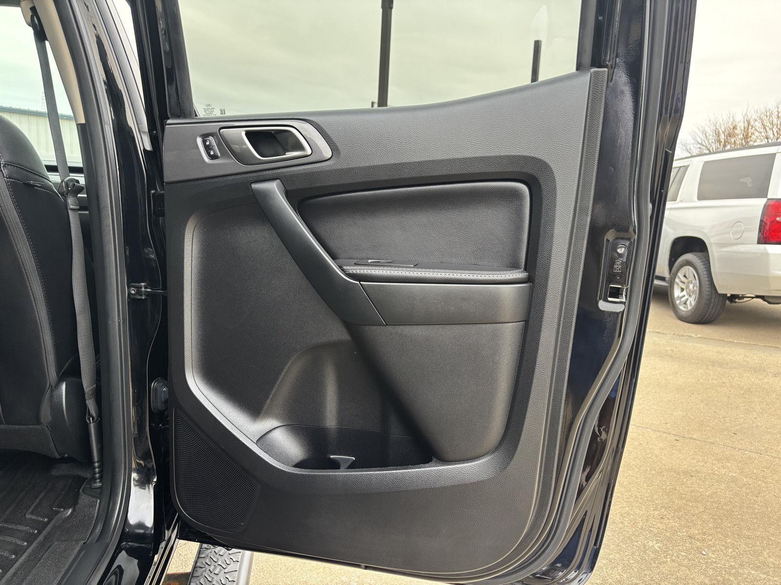 Vehicle photo 31