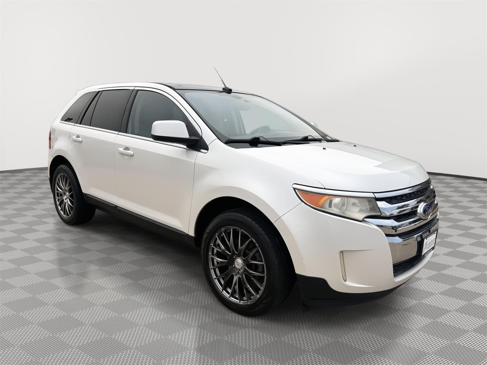 Vehicle photo 6