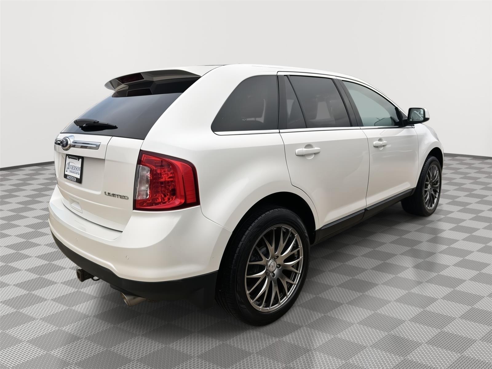 Vehicle photo 8
