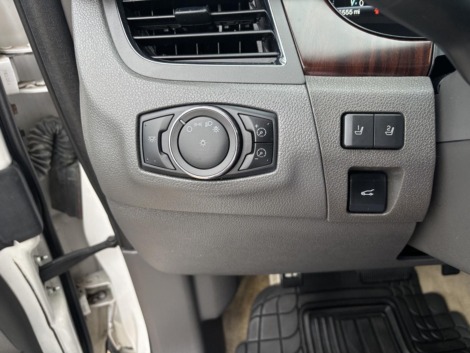 Vehicle photo 17