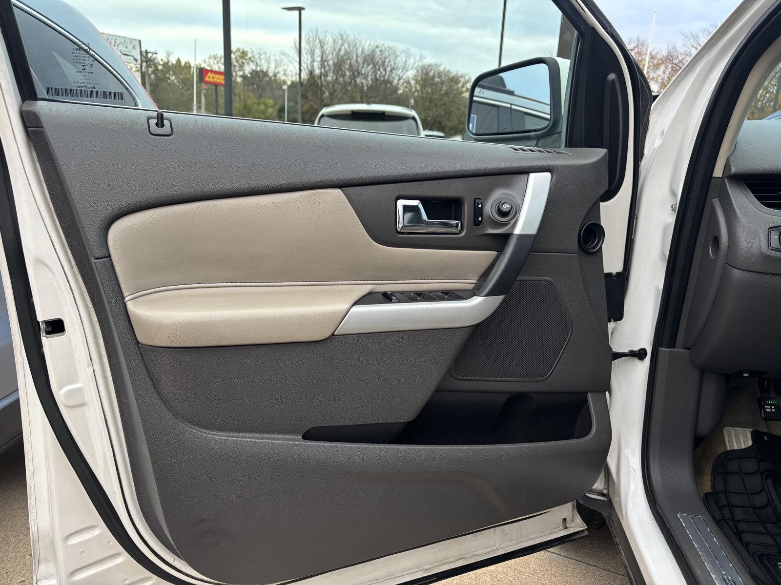 Vehicle photo 18