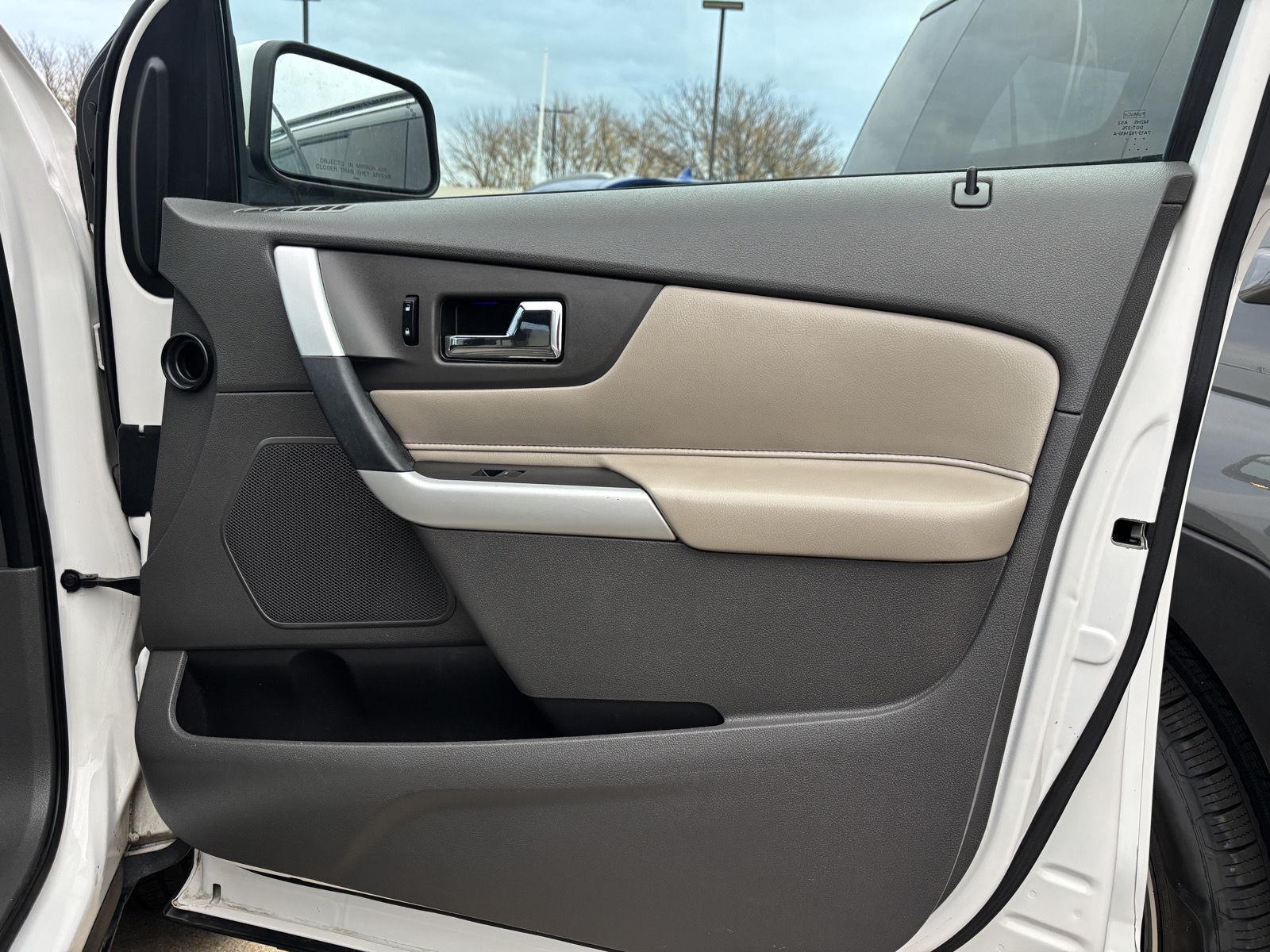 Vehicle photo 27