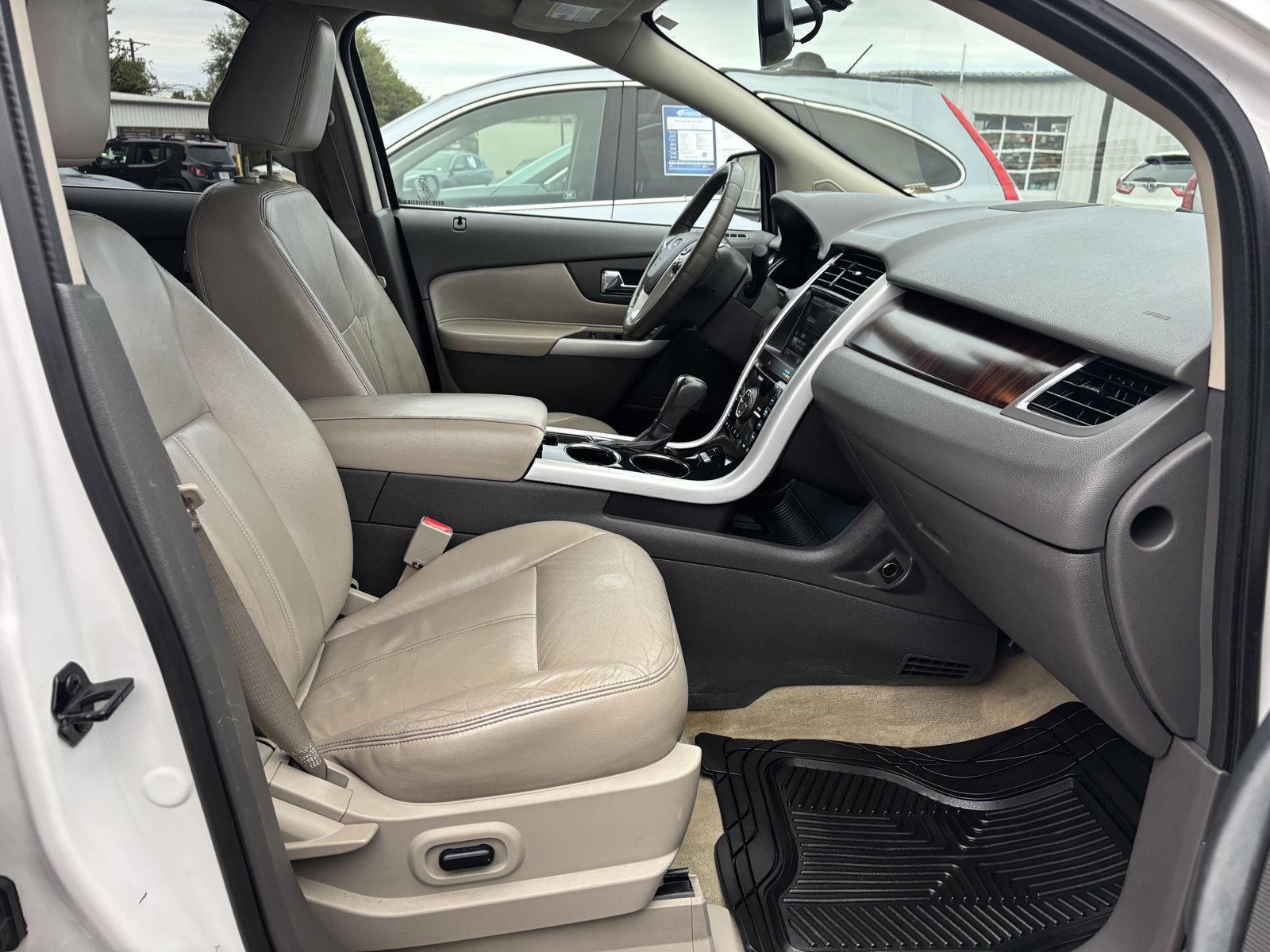 Vehicle photo 28