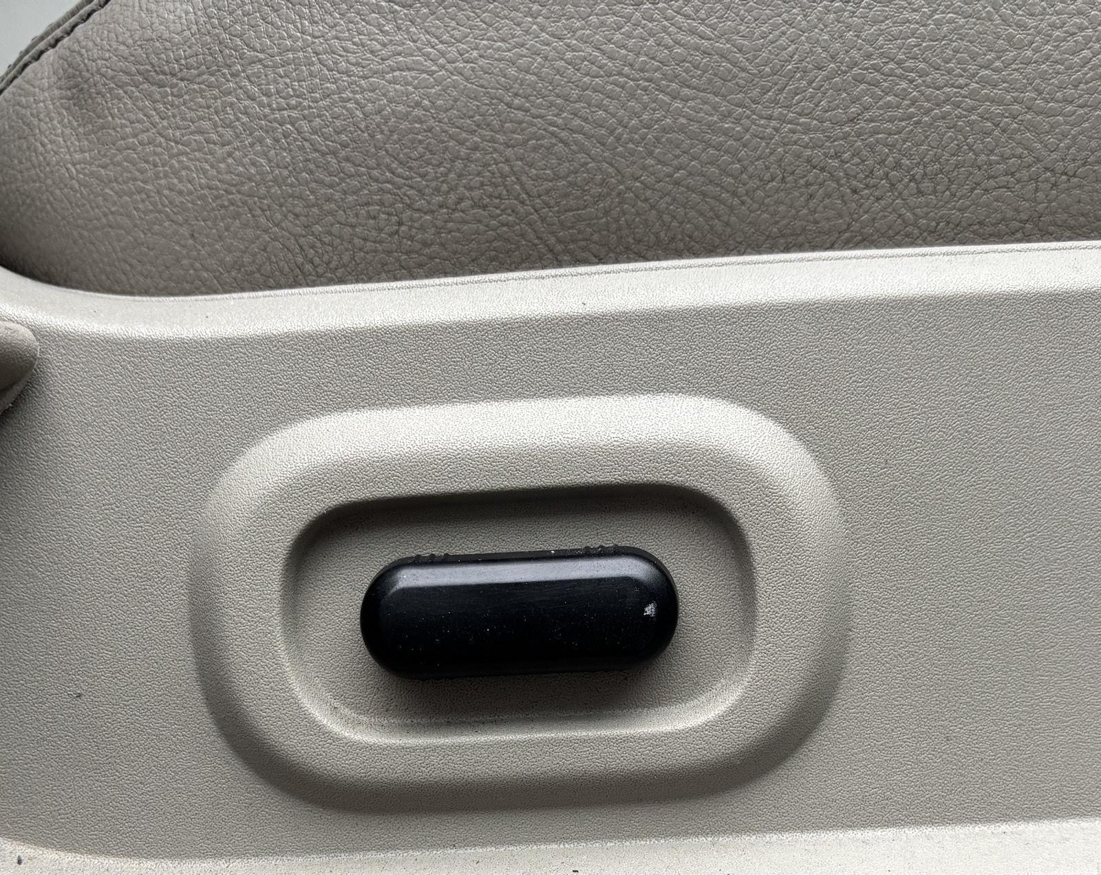 Vehicle photo 29