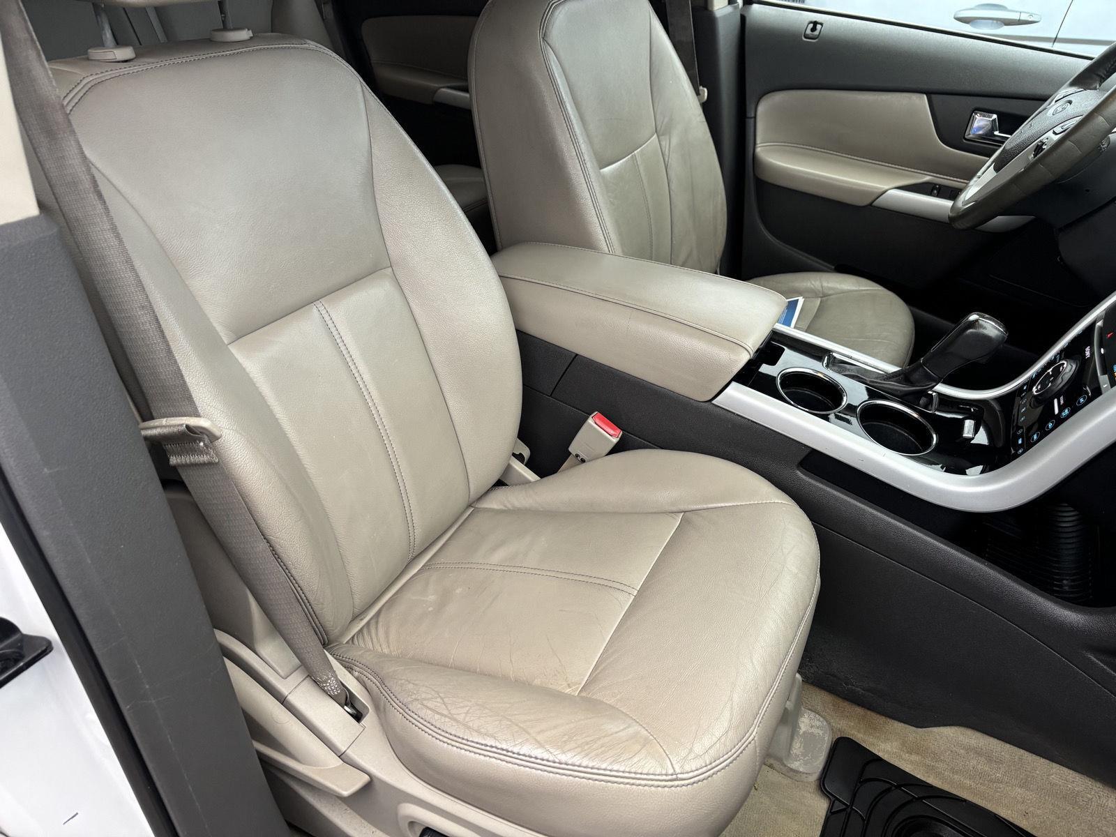 Vehicle photo 30
