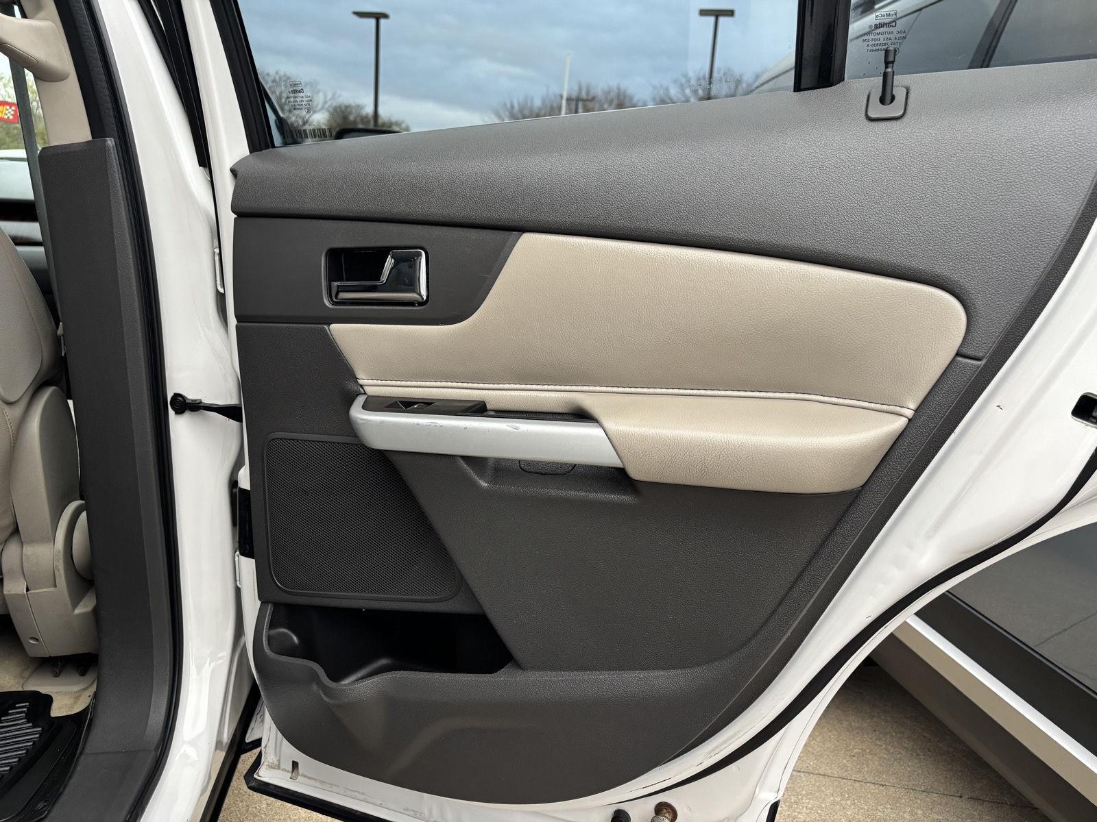 Vehicle photo 31