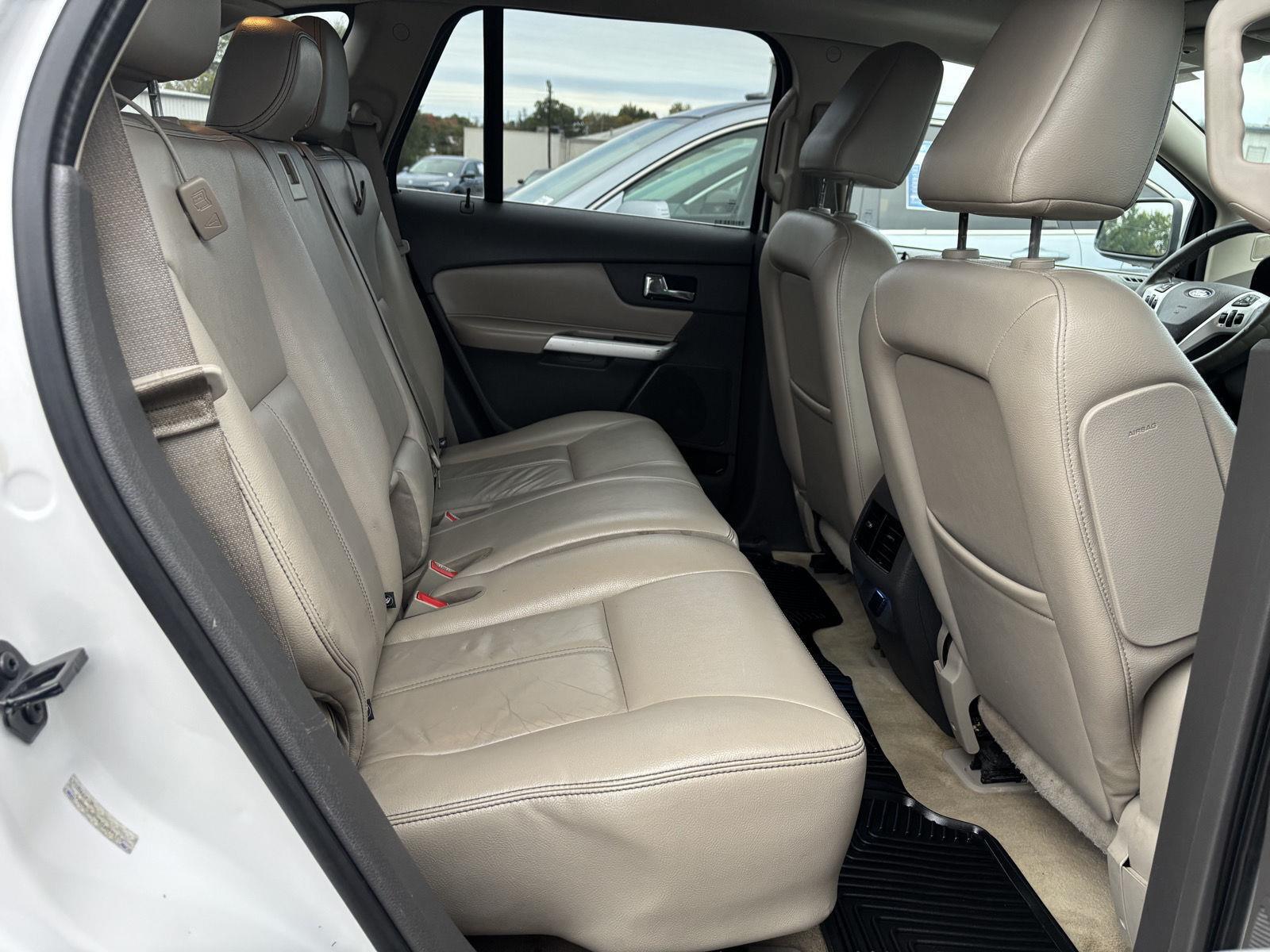Vehicle photo 32