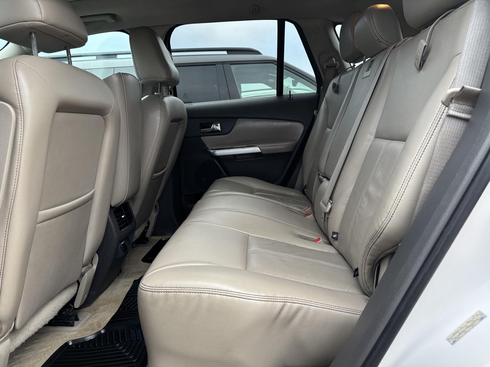 Vehicle photo 34